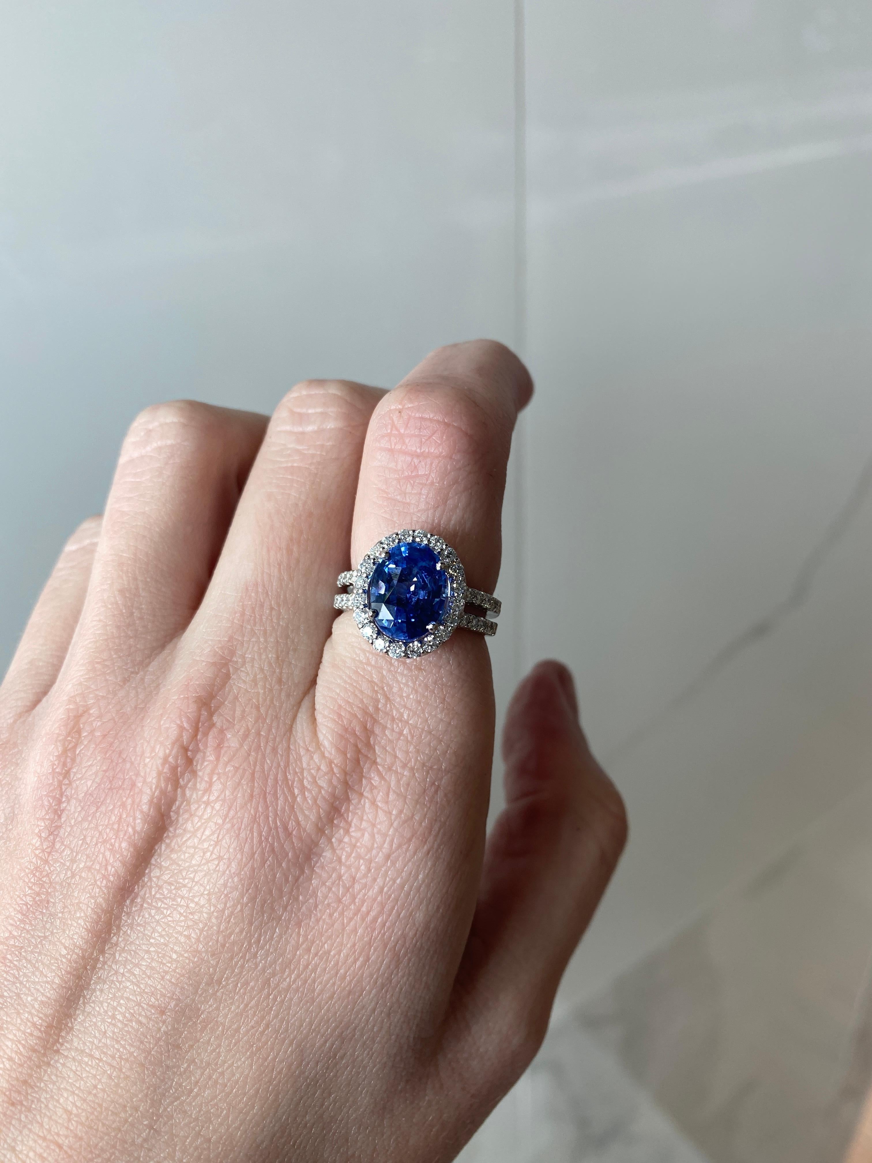 GIA 4.61 Carat Oval Burma Sapphire Ring with 0.73ctw Diamond Halo Cocktail Ring For Sale 1