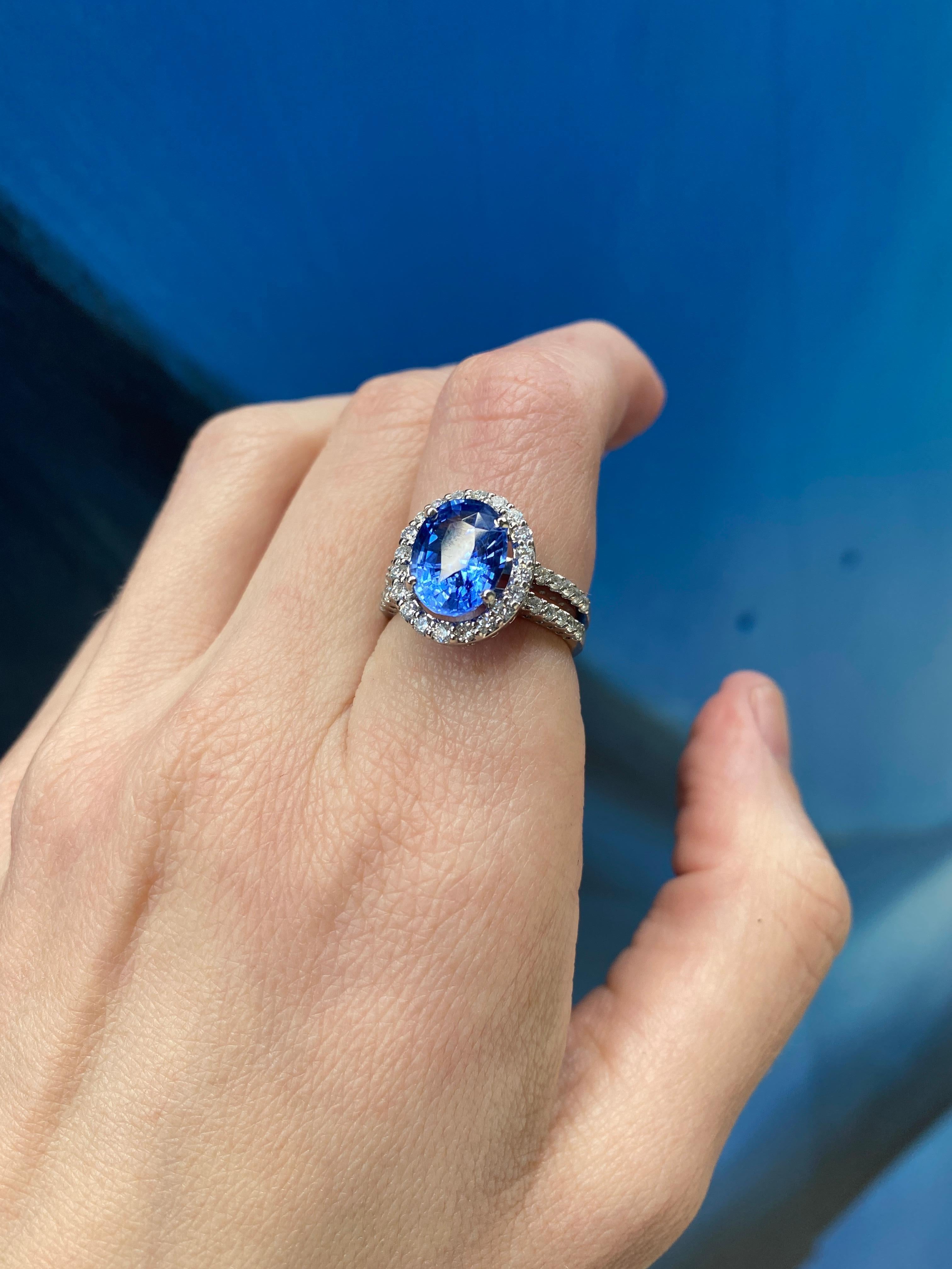 GIA 4.61 Carat Oval Burma Sapphire Ring with 0.73ctw Diamond Halo Cocktail Ring For Sale 2