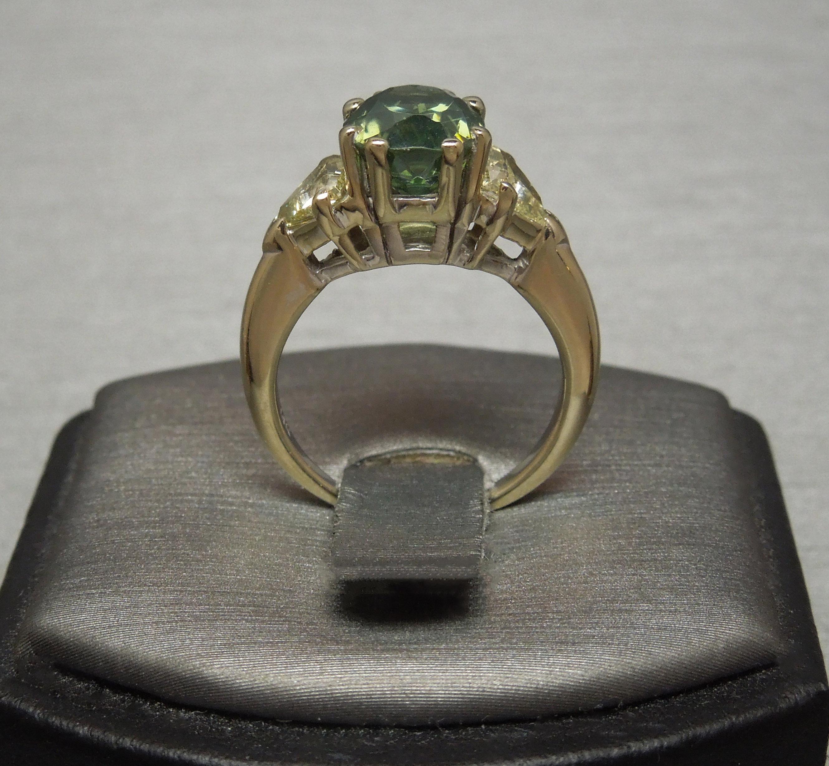 4.61 Carat Oval Green GIA Zircon and Trillion Cut Diamond Three-Stone Ring For Sale 2