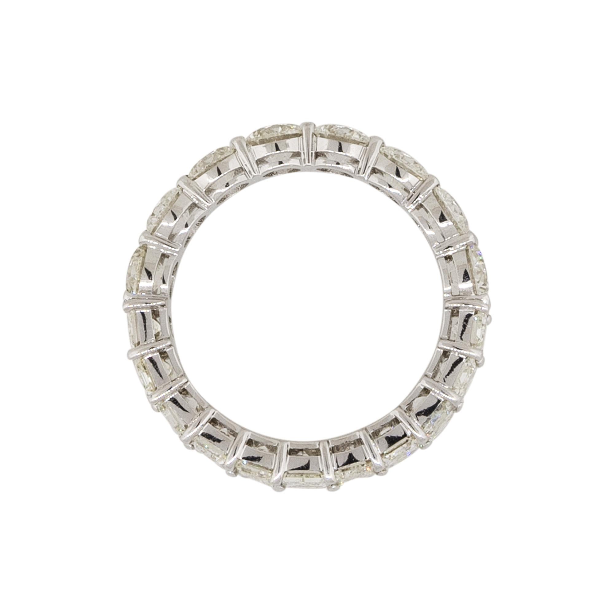 4,61 Karat Runder und Smaragdschliff Diamant Ewigkeitsring 14 Karat auf Lager im Angebot 1