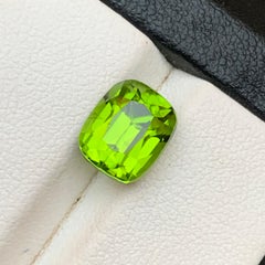 4.61 Karat Lebendiges Grün Natürlicher Peridot Cushion-Schliff Loser Edelstein aus Pakistan