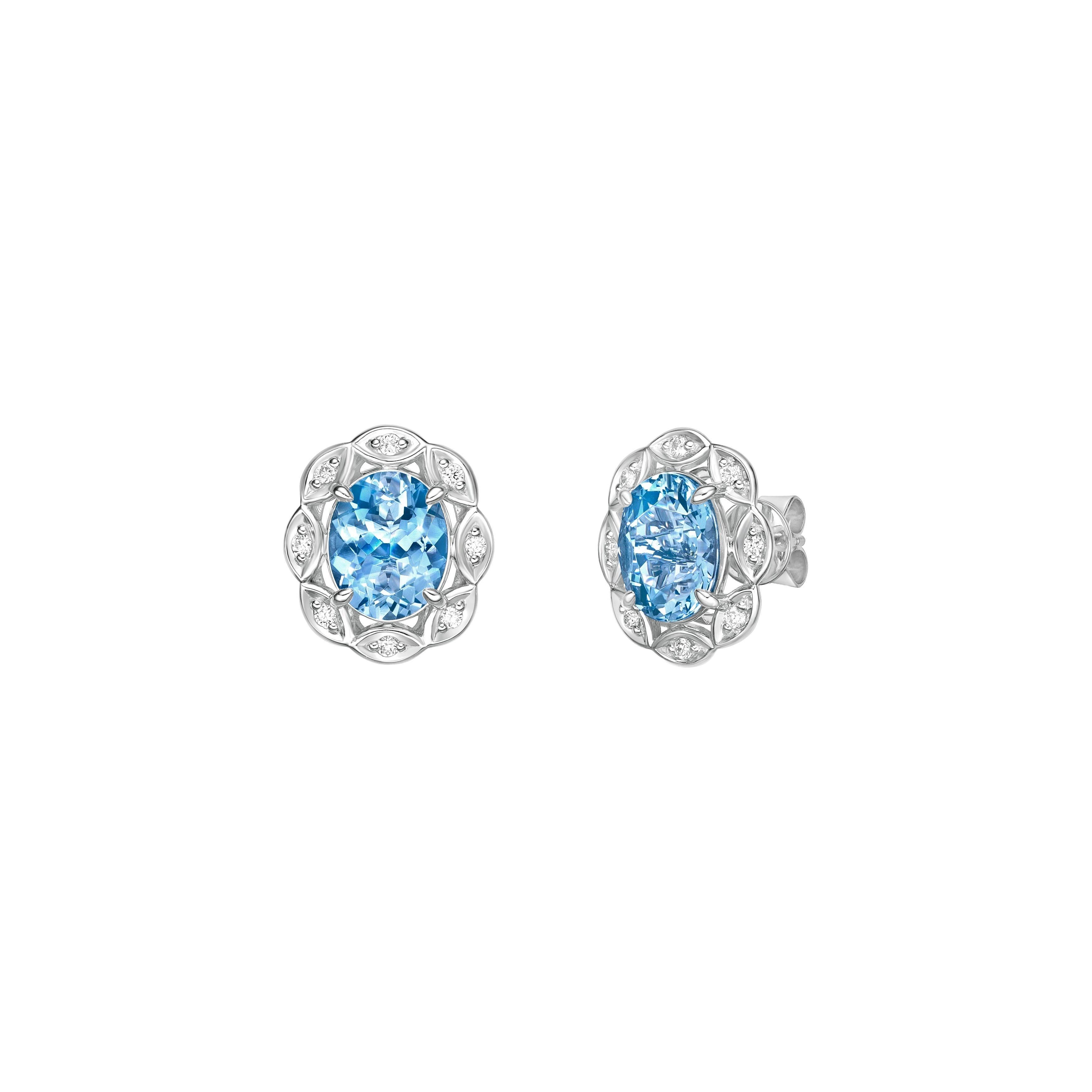 Oval Cut 4.618 Carat Aquamarine Stud Earrings in 18Karat White Gold with White Diamond. For Sale