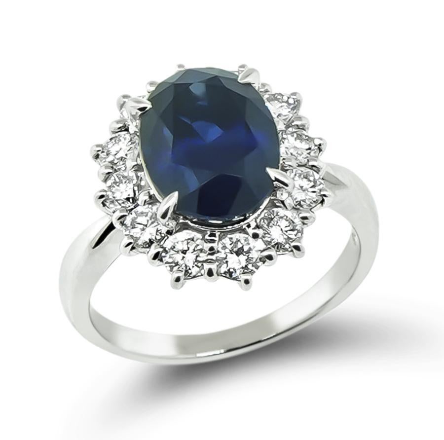 Taille ovale Bague de fiançailles saphir de Ceylan de 4,61 carats et diamant de 0,84 carat de taille ronde en vente