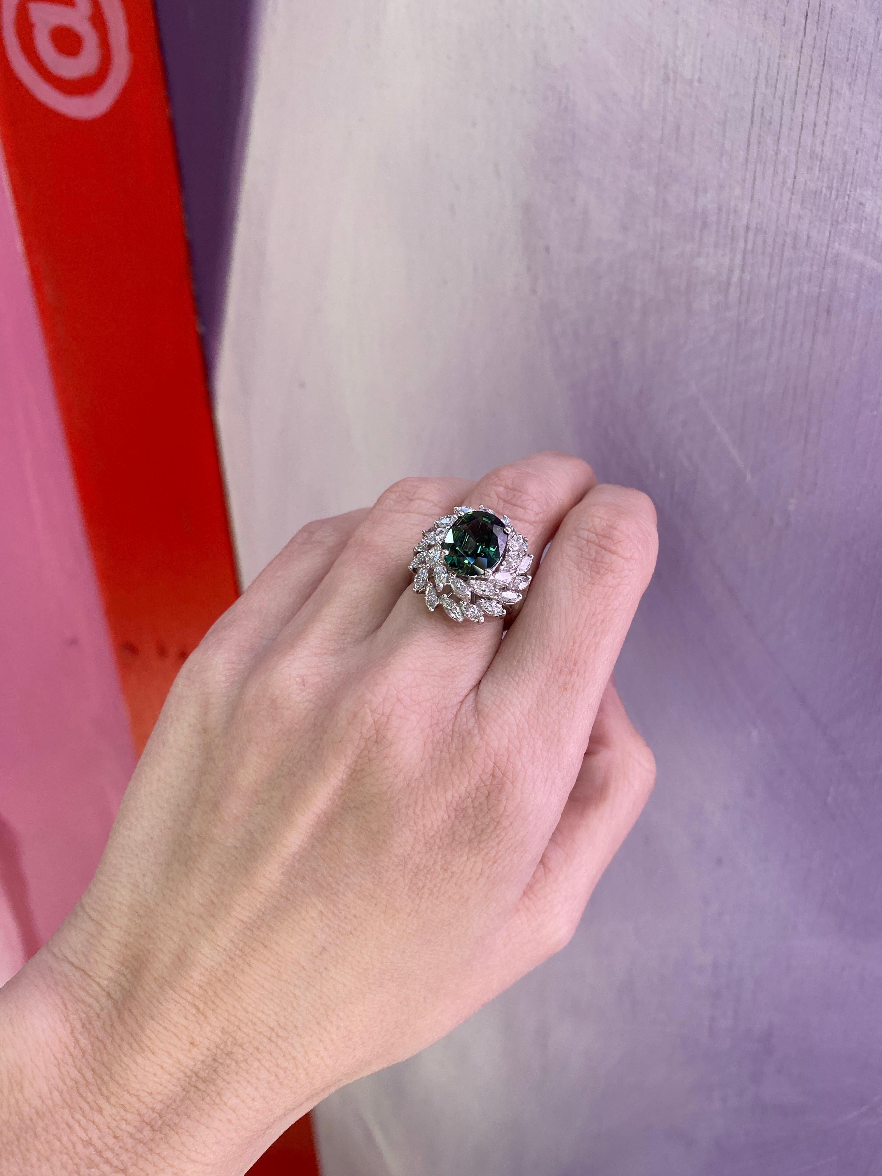Bague de 4,62 carats de saphir vert naturel avec 2,75 poids total de diamant marquise en vente 5