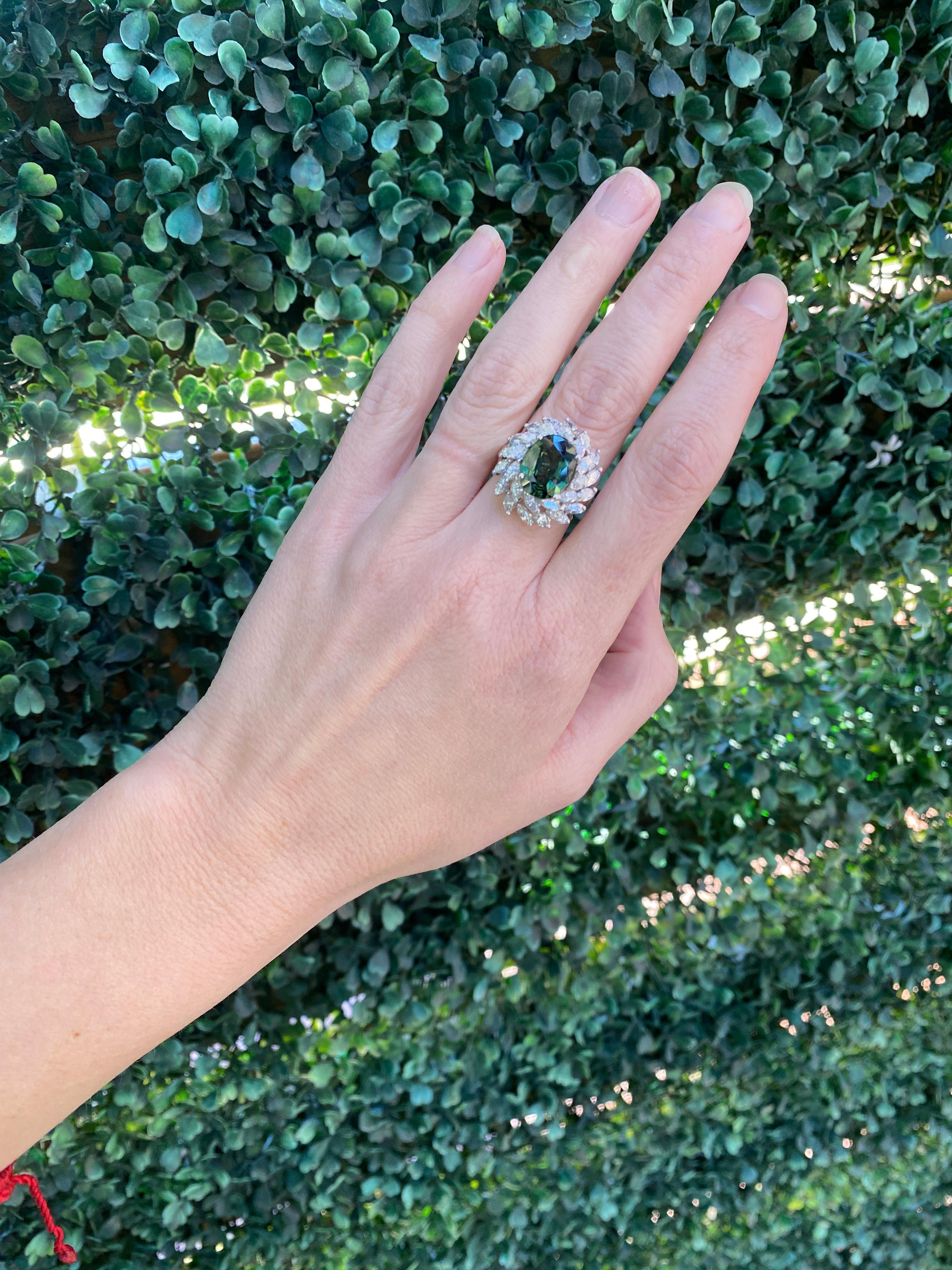 Bague de 4,62 carats de saphir vert naturel avec 2,75 poids total de diamant marquise en vente 1
