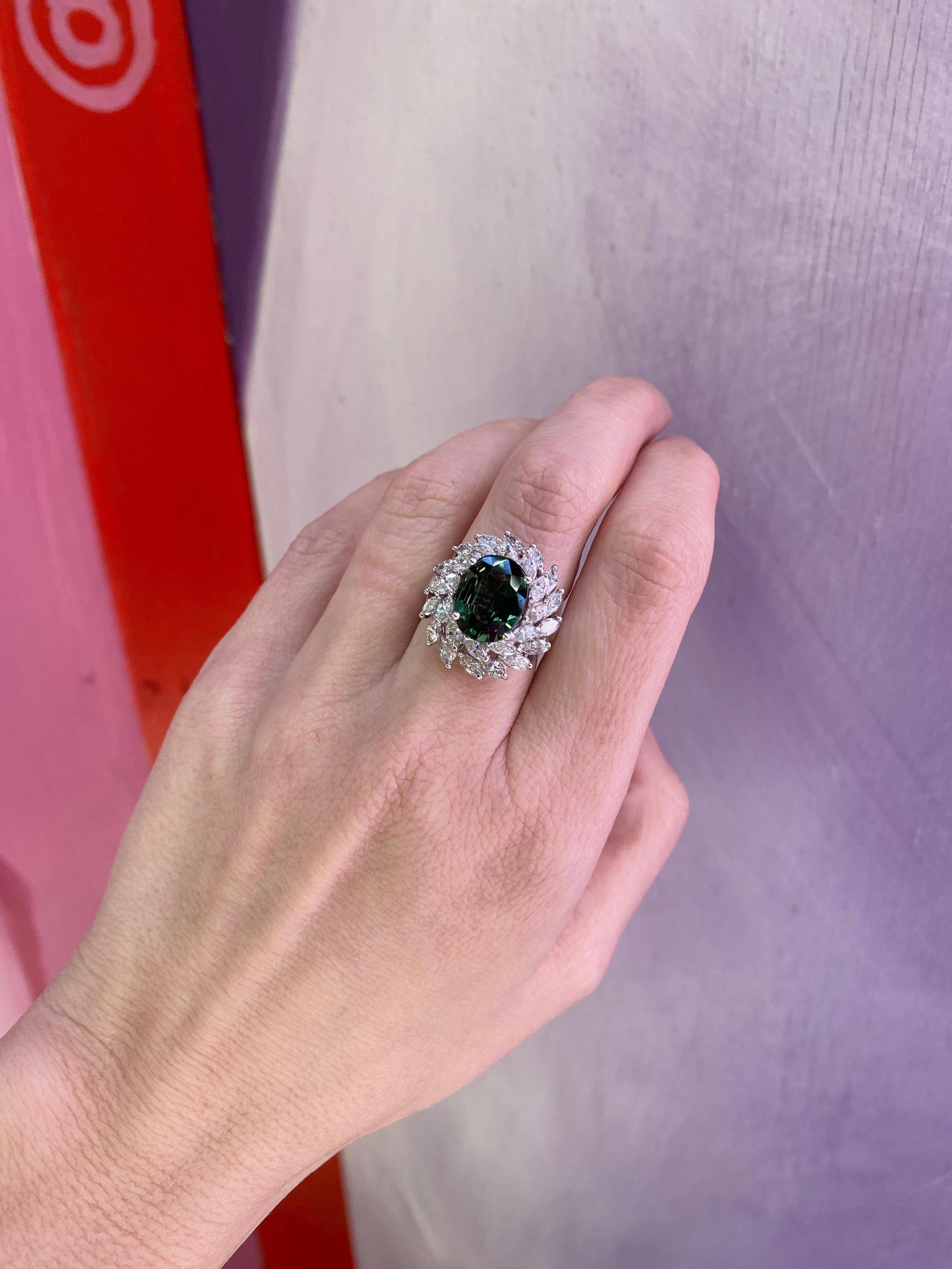 Bague de 4,62 carats de saphir vert naturel avec 2,75 poids total de diamant marquise en vente 4