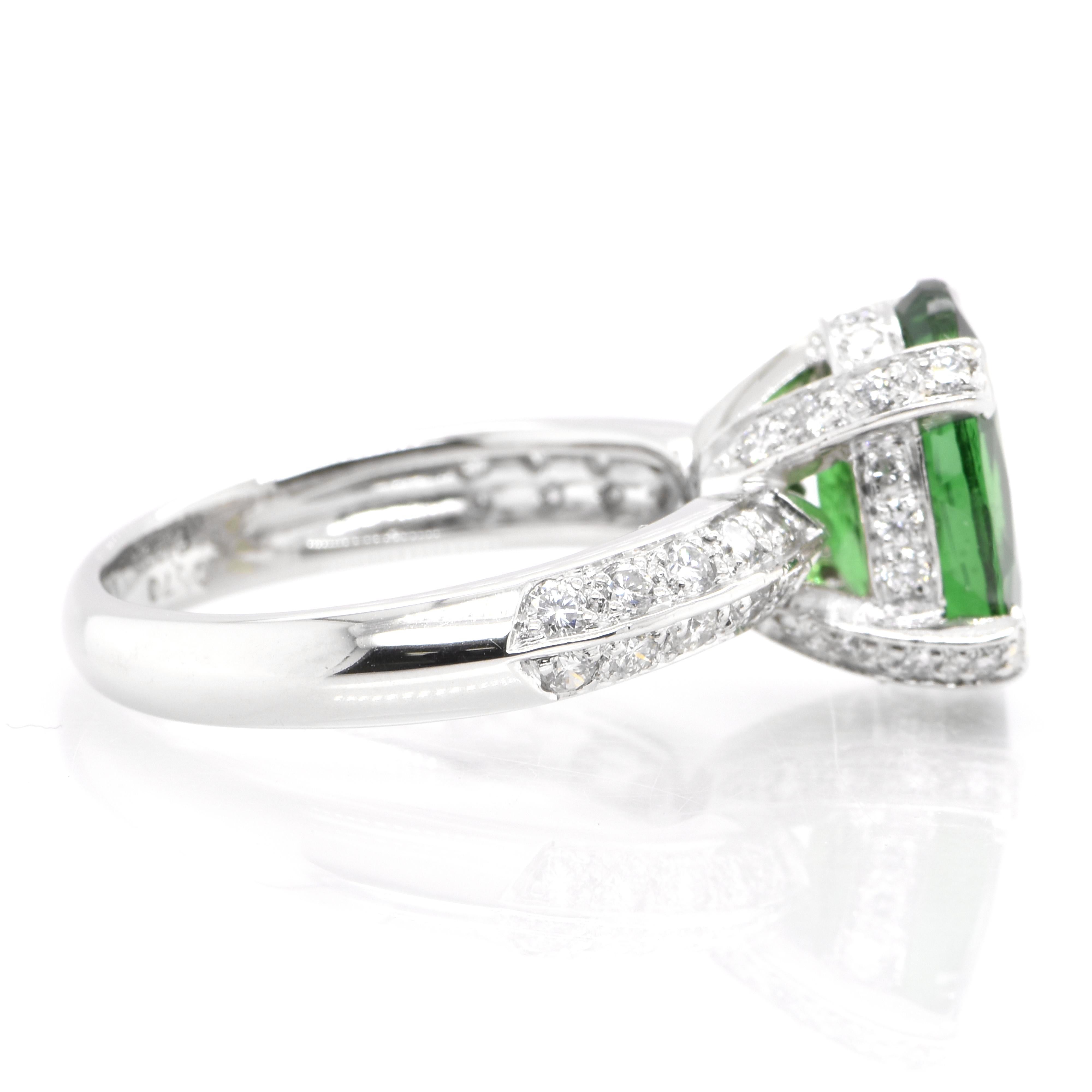 4.62 Carat Natural Tsavorite Garnet and Diamond Ring Set in Platinum In New Condition For Sale In Tokyo, JP