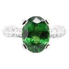 Bague en platine sertie de grenat tsavorite naturel de 4,62 carats et de diamants