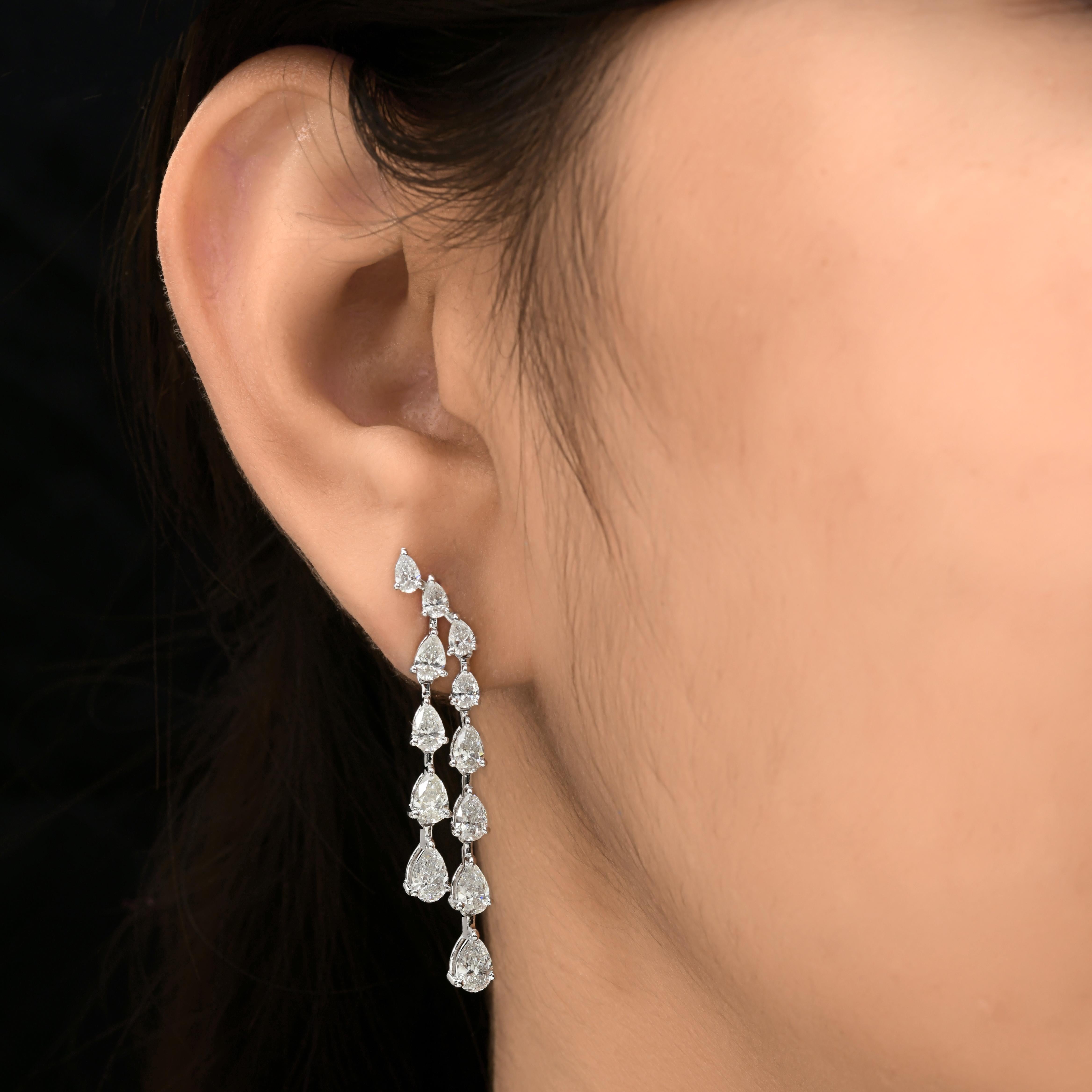 4,62 Karat SI/H Birnenschliff Diamant-Ohrringe im Brillantschliff 18 Karat Weißgold Schmuck 
Die Ohrringe haben ein zweireihiges, kaskadenförmiges Tropfendesign. Jeder Strang zeigt abgestufte Diamanten im Birnenschliff, die am oberen Ende kleiner