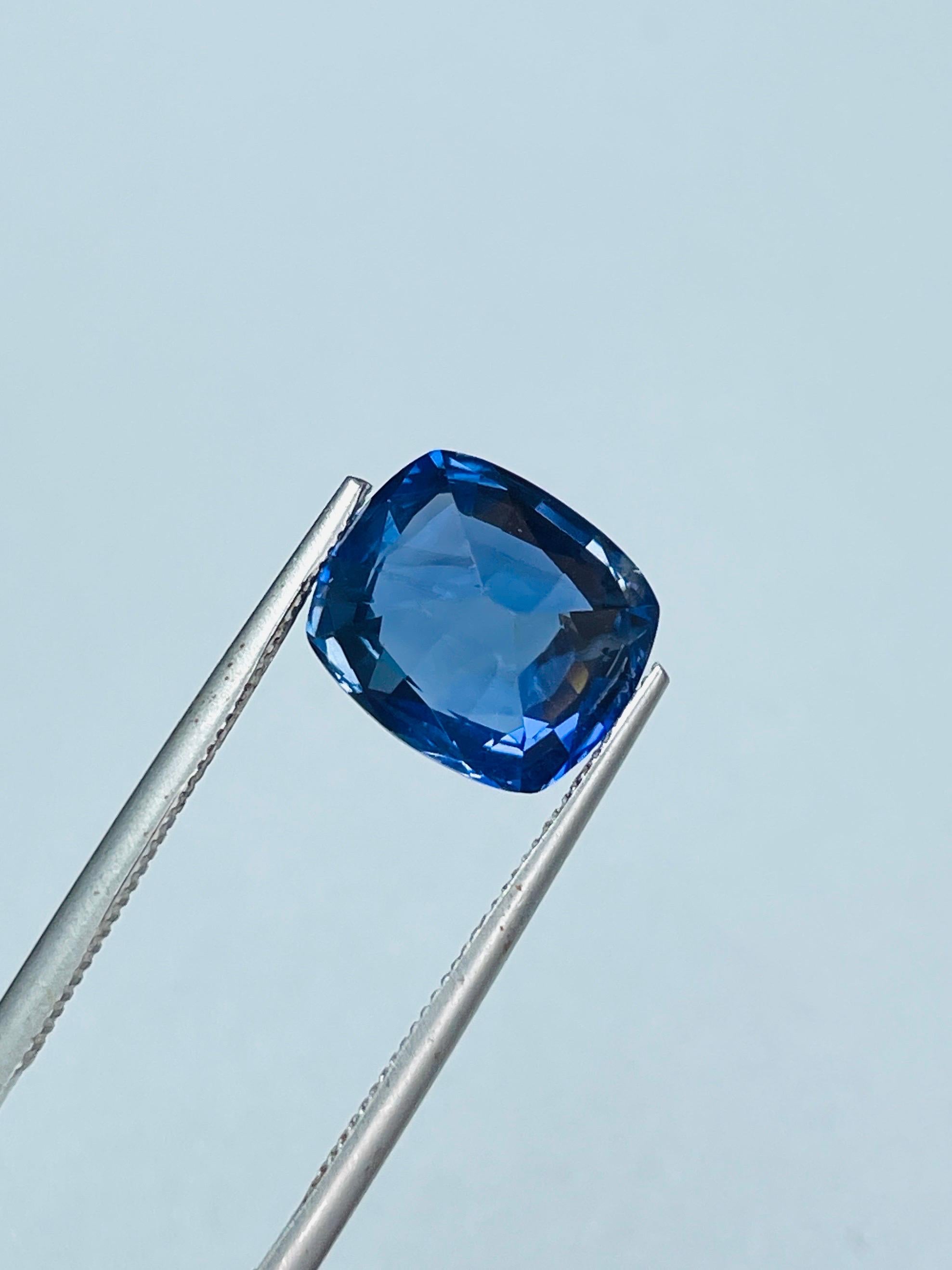 SA30
4,62 Ct Lotus Certified Ungeheizte Saphir Kornblume Farbe Sri Lanka Ceylon 

Klarheit : VVS 97% Augenrein
Transparent 
Ausgezeichneter Präzisionsschnitt 
* Kein schwarzer Fleck / Keine Zweifarbigkeit / Gleichmäßige Farbe 
