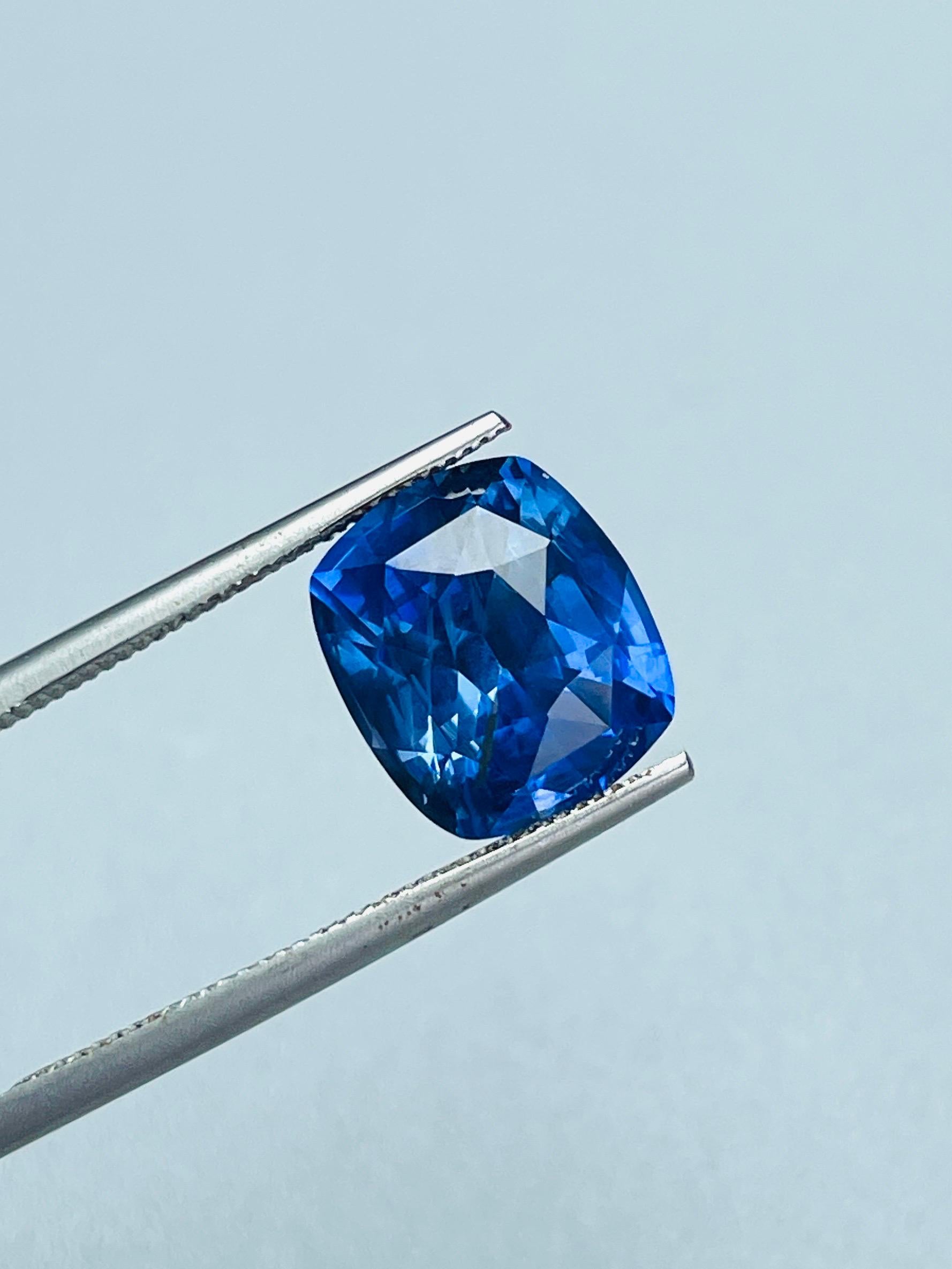 4,62 Ct Lotus Certified Ungeheizte Saphir Kornblume Farbe Sri Lanka Ceylon (Brillantschliff) im Angebot