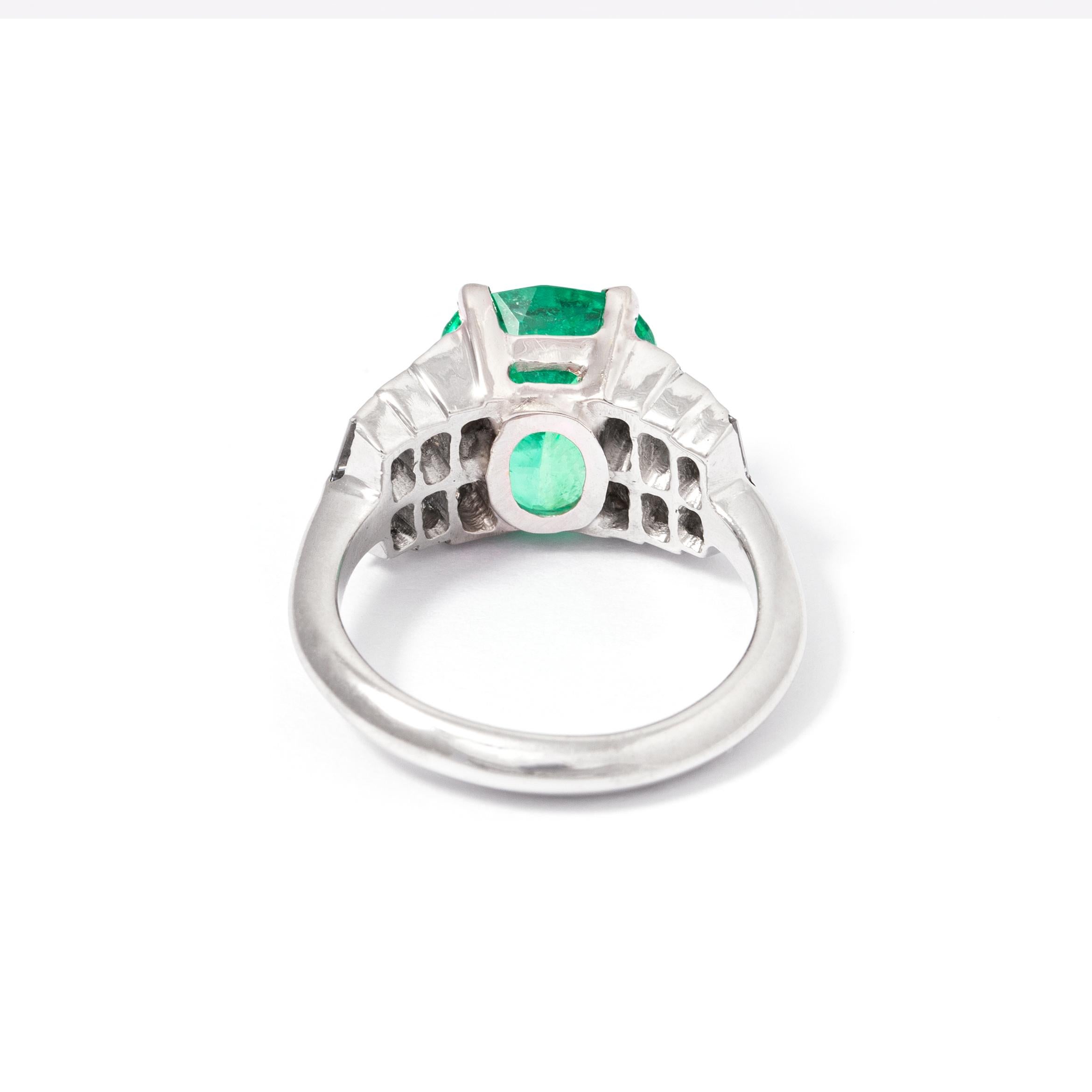 Women's or Men's 4.63 Carat Emerald Natural Colombia Diamond 18K Gold Ring For Sale