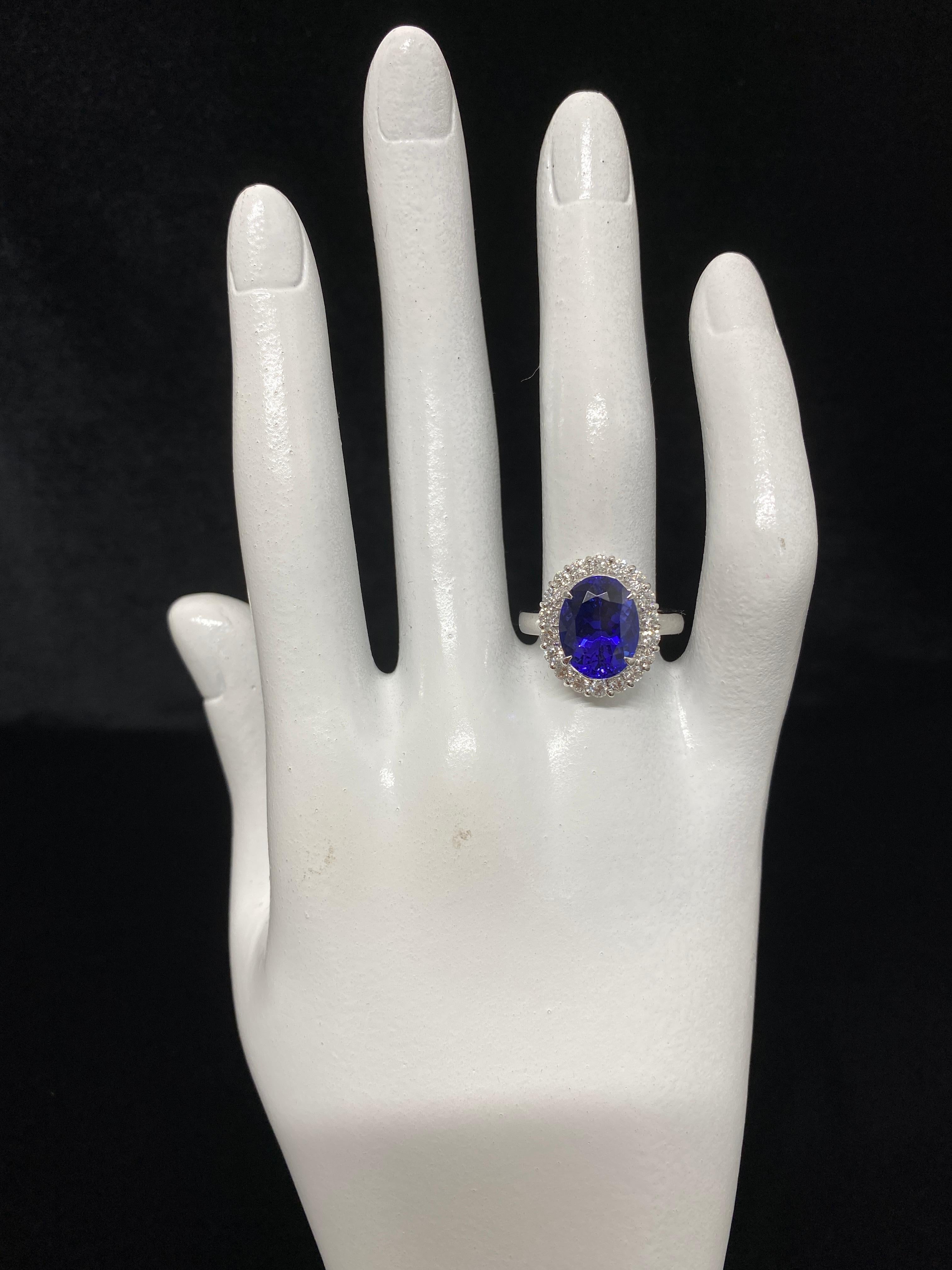 4.63 Carat Natural Tanzanite and Diamond Cocktail Ring Set in Platinum In New Condition In Tokyo, JP