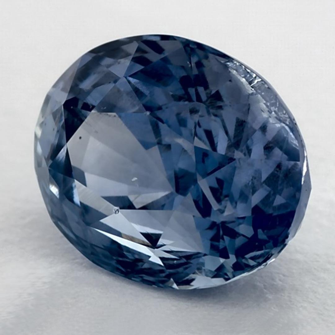 Ein sehr wertvoller September-Geburtsstein mit einer bezaubernden blauen Farbe. Man glaubt, dass sie dem Leben Glück und Reichtum bringen.

Entdecken Sie die lebendige Kollektion von Smaragden, Rubinen und Saphiren in unserem Geschäft, die als lose