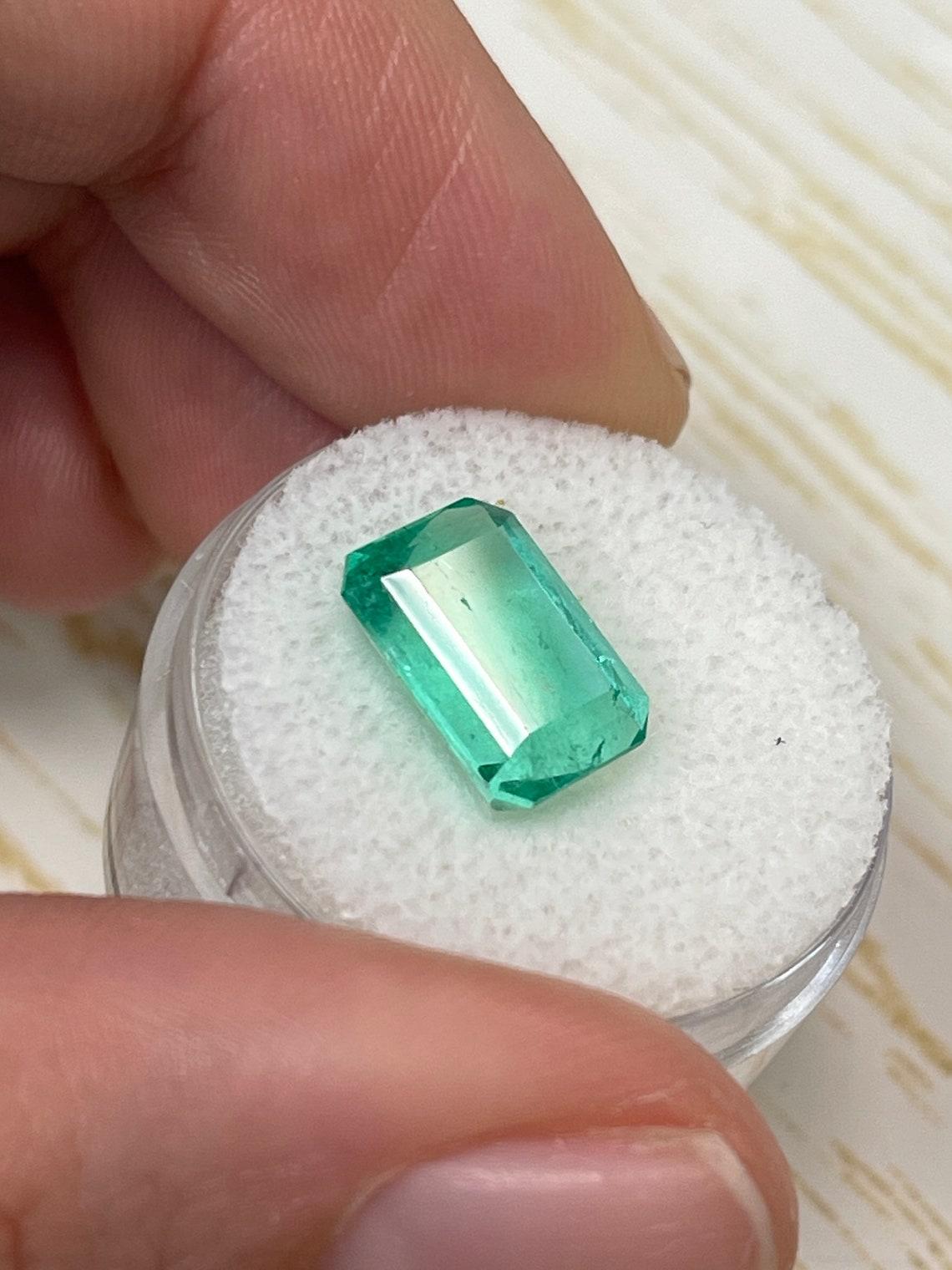 Women's or Men's 4.63ct Colombian Emerald 11.8x8.6mm Spring Green Classic Cut, May Birthstone For Sale