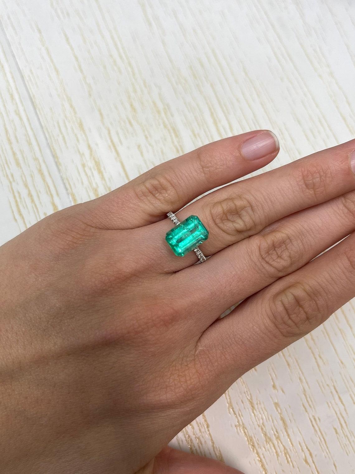 4.63ct Colombian Emerald 11.8x8.6mm Spring Green Classic Cut, May Birthstone For Sale 2