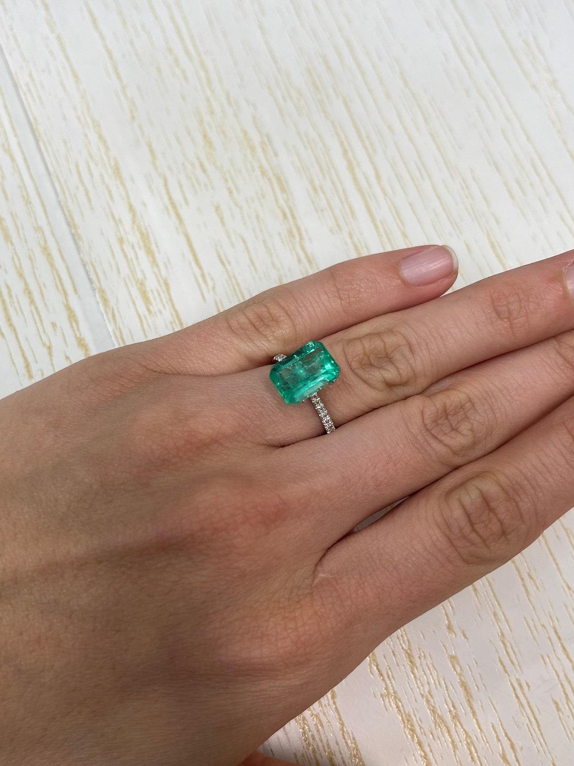 4.63ct Colombian Emerald 11.8x8.6mm Spring Green Classic Cut, May Birthstone For Sale 3