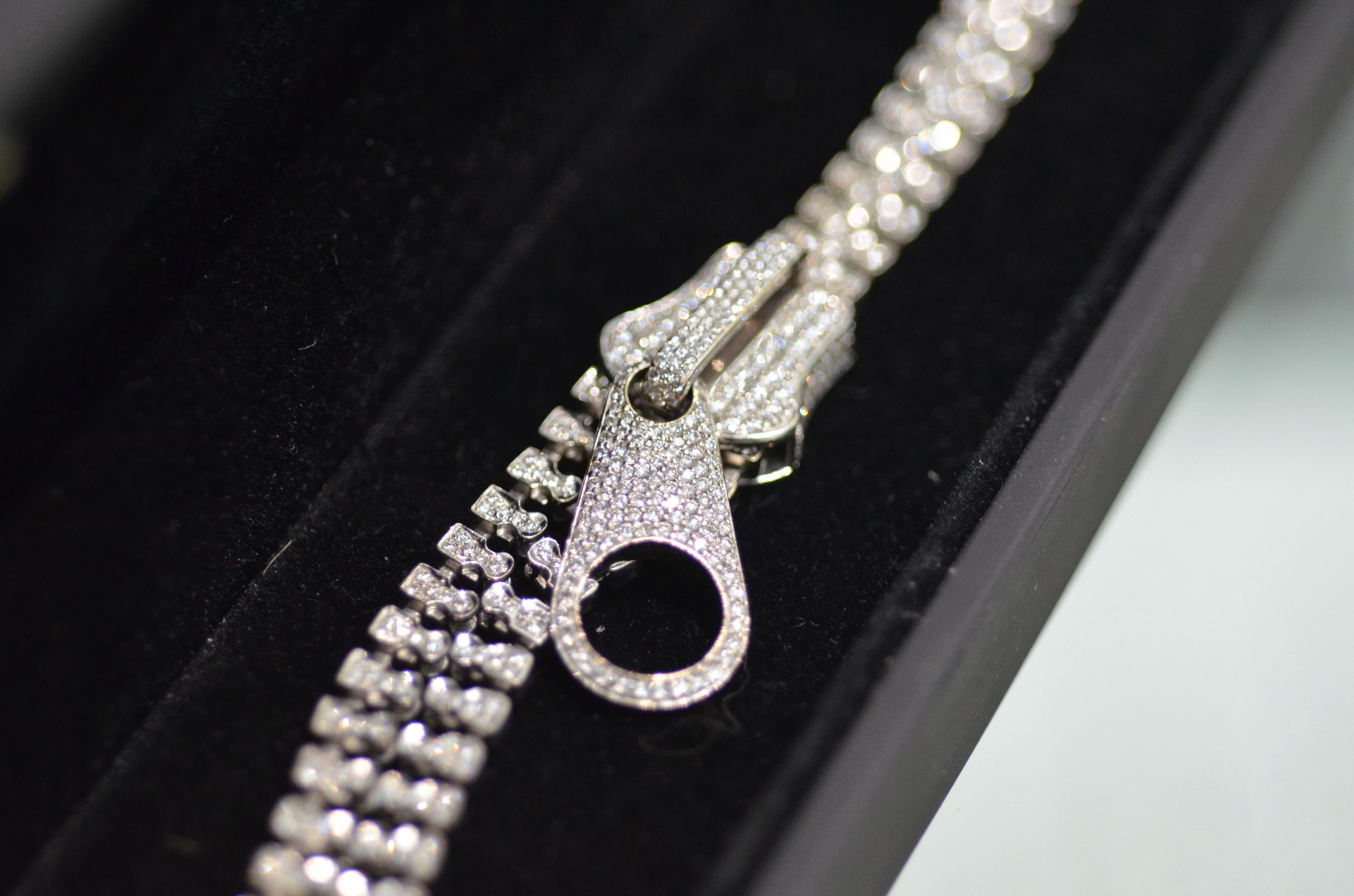 Contemporary 4.63Ctw Diamond and 18K White Gold Zipper Bracelet For Sale