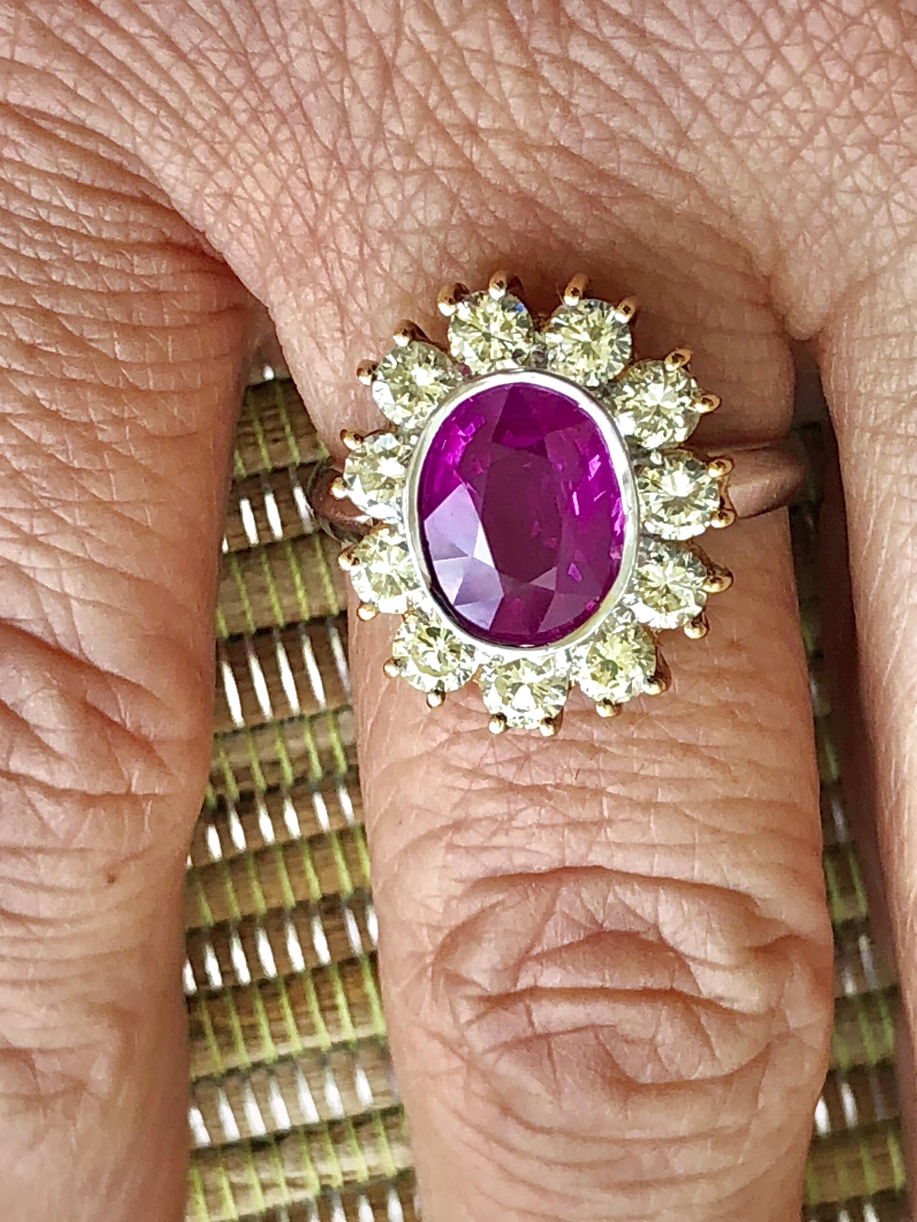 Bague de fiançailles 18 carats avec saphir rose de Birmanie de 4,64 carats et diamants en vente 5