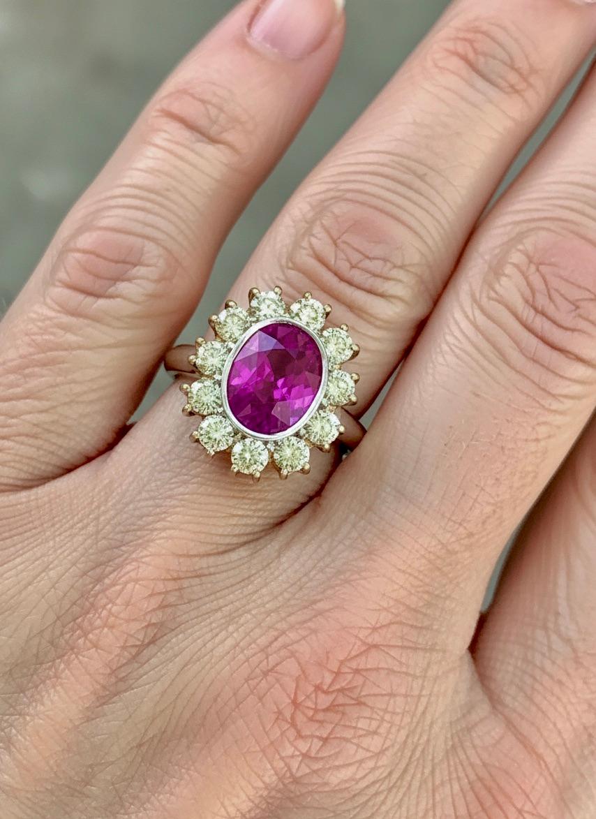 Art déco Bague de fiançailles 18 carats avec saphir rose de Birmanie de 4,64 carats et diamants en vente