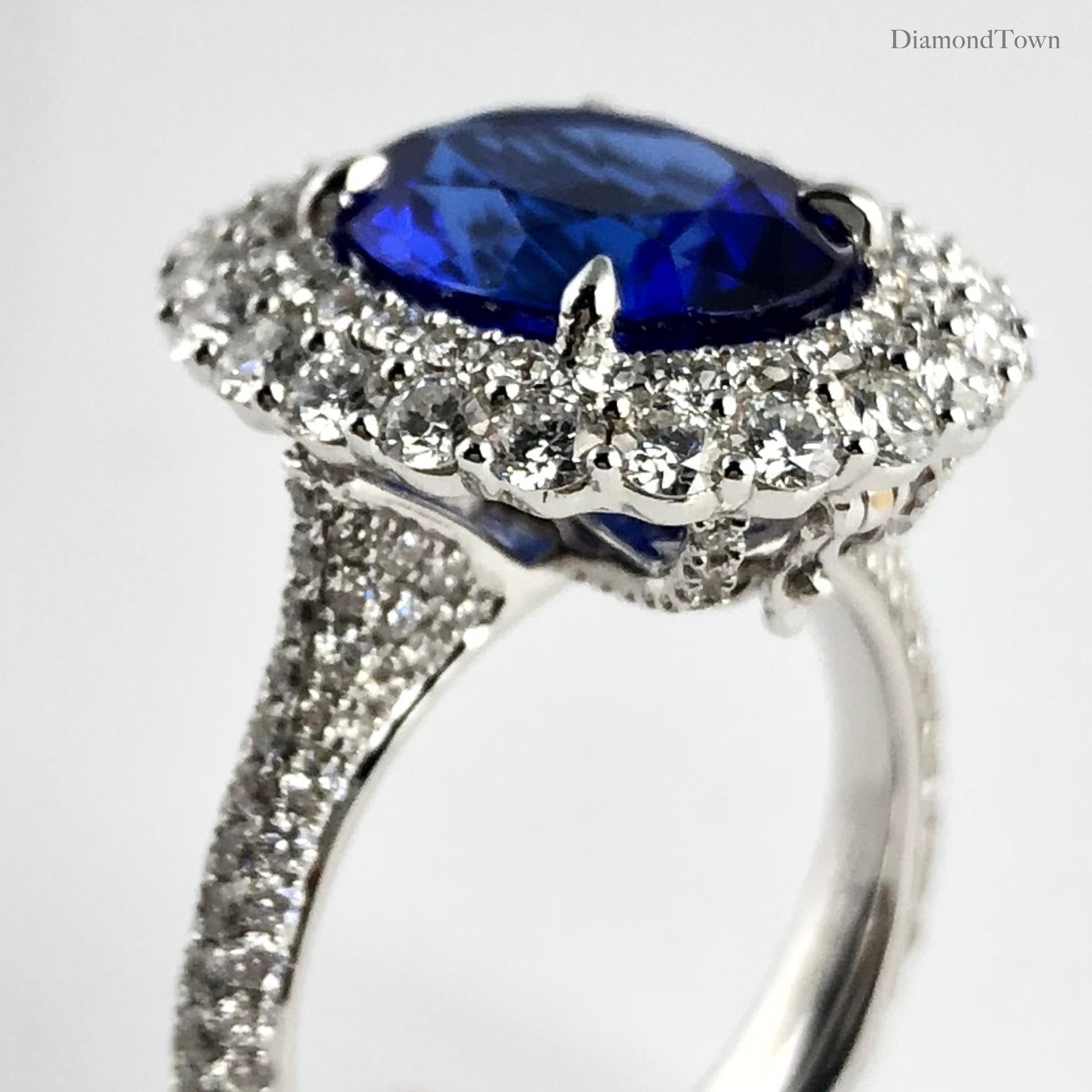 Diamant-Halo-Ring mit 4,64 Karat Tansanit im Ovalschliff und Diamant im Zustand „Neu“ in New York, NY