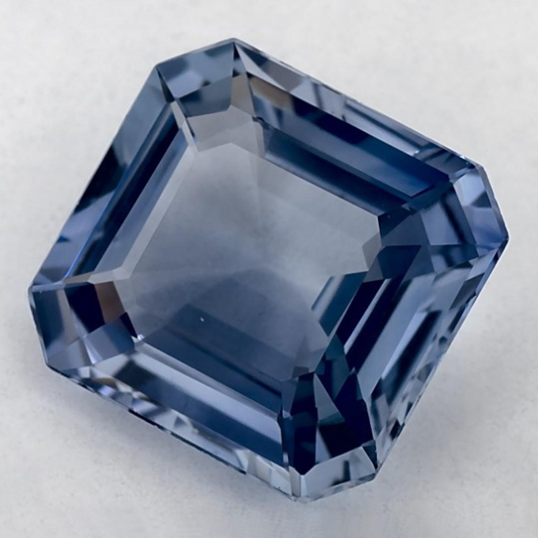 Pierre de naissance très précieuse du mois de septembre, d'un bleu ravissant. On pense qu'ils apportent chance et fortune dans la vie.

Explorez la vibrante collection d'émeraudes, de rubis et de saphirs de notre magasin, disponibles sous forme de