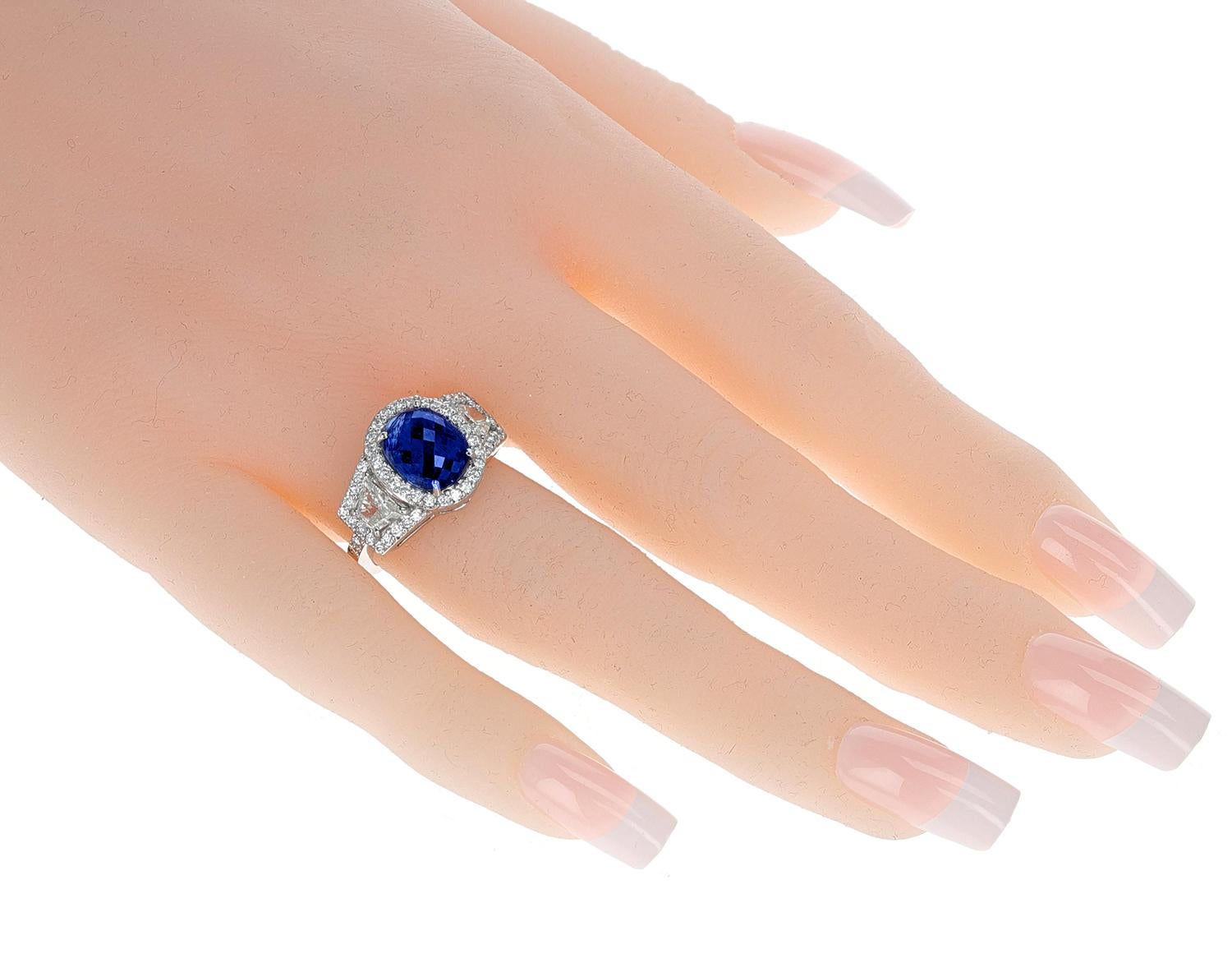 4.64 Ct. Unheated Sapphire Ring with Diamonds, Platinum In Excellent Condition For Sale In New York, NY