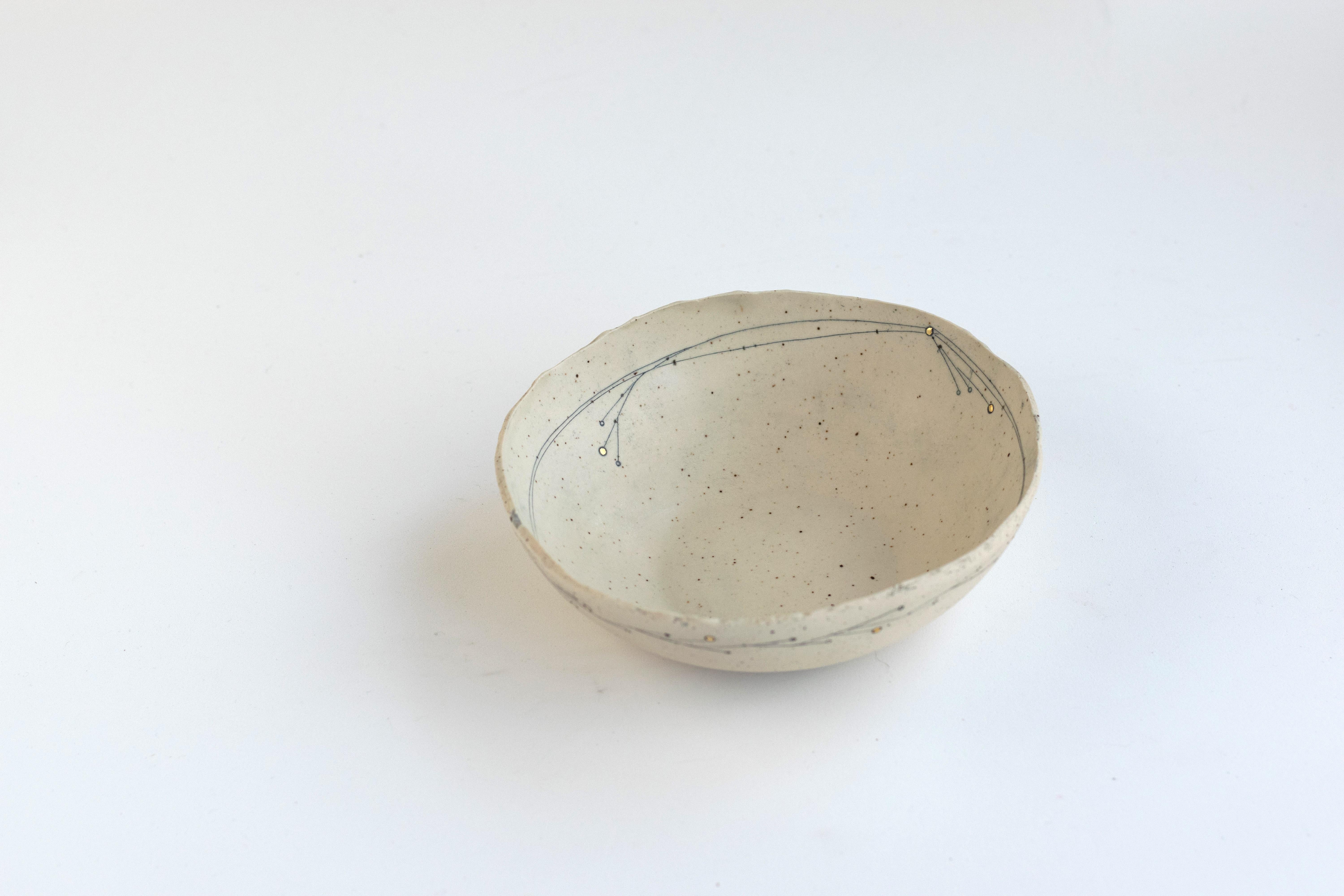Modern 464-G Hand Crafted Golden Promise Stoneware Bowl with 22kt Gold Exterior Detail For Sale