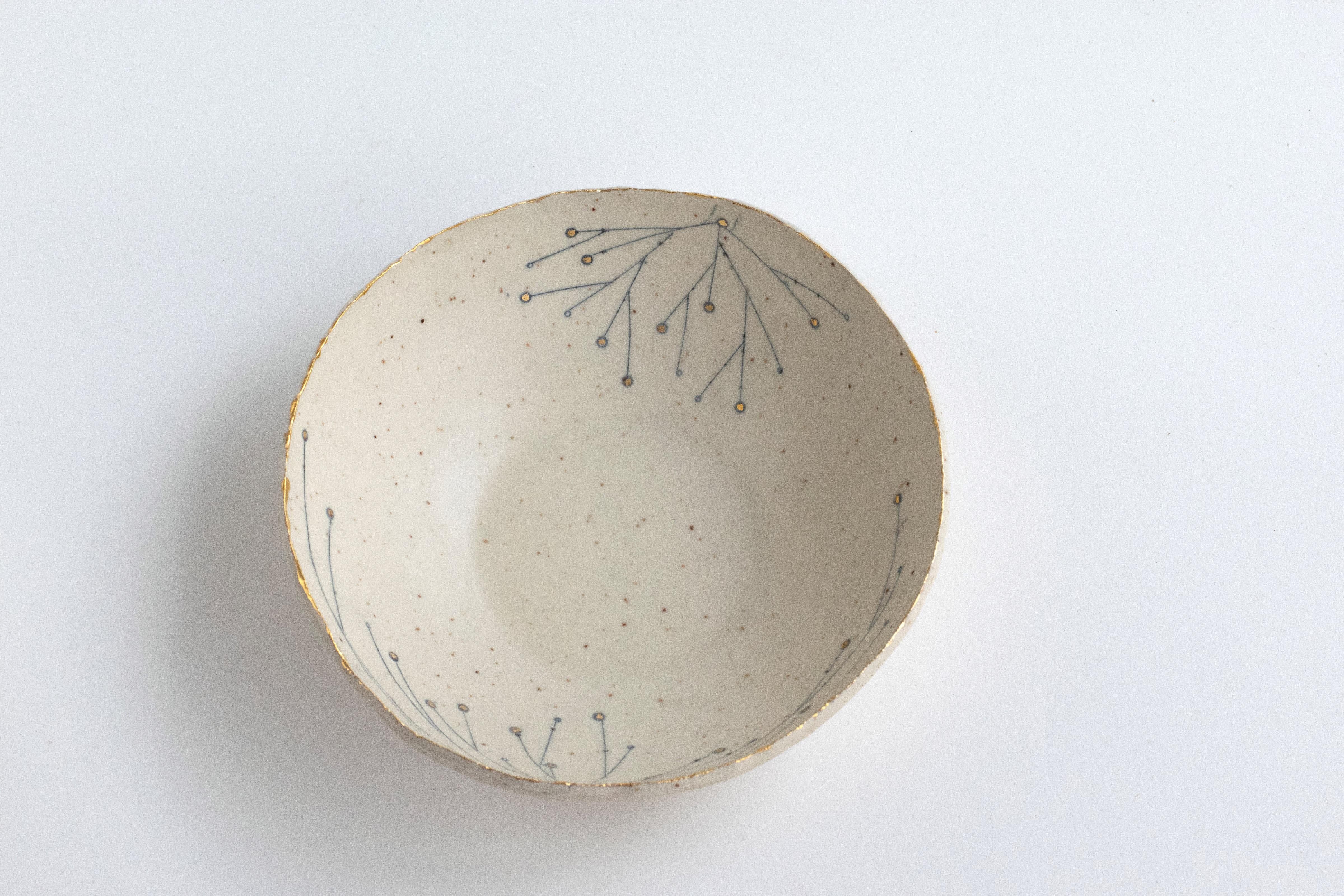 464-GR Hand Crafted Golden Promise Stoneware Bowl With 22kt Gold Rim Detail by Helen Prior



A delicate hand-crafted bowl, organic in shape with a torn clay edge in natural speckled stoneware clay.
Part of the Golden Promise Series- a theme of