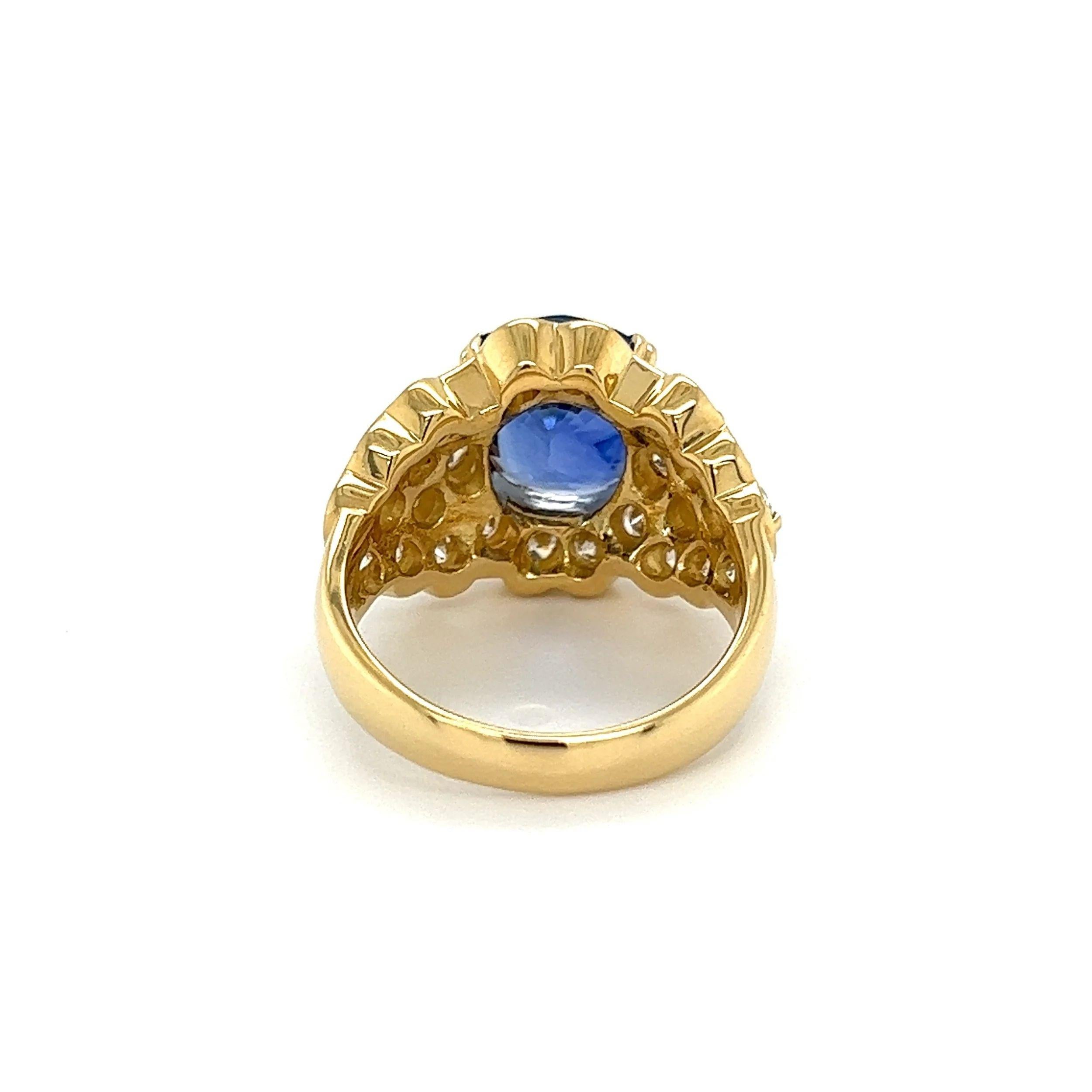 4.64 Oval Sapphire and Diamond Vintage Gold Dome Ring Estate Fine Jewelry In Excellent Condition For Sale In Montreal, QC