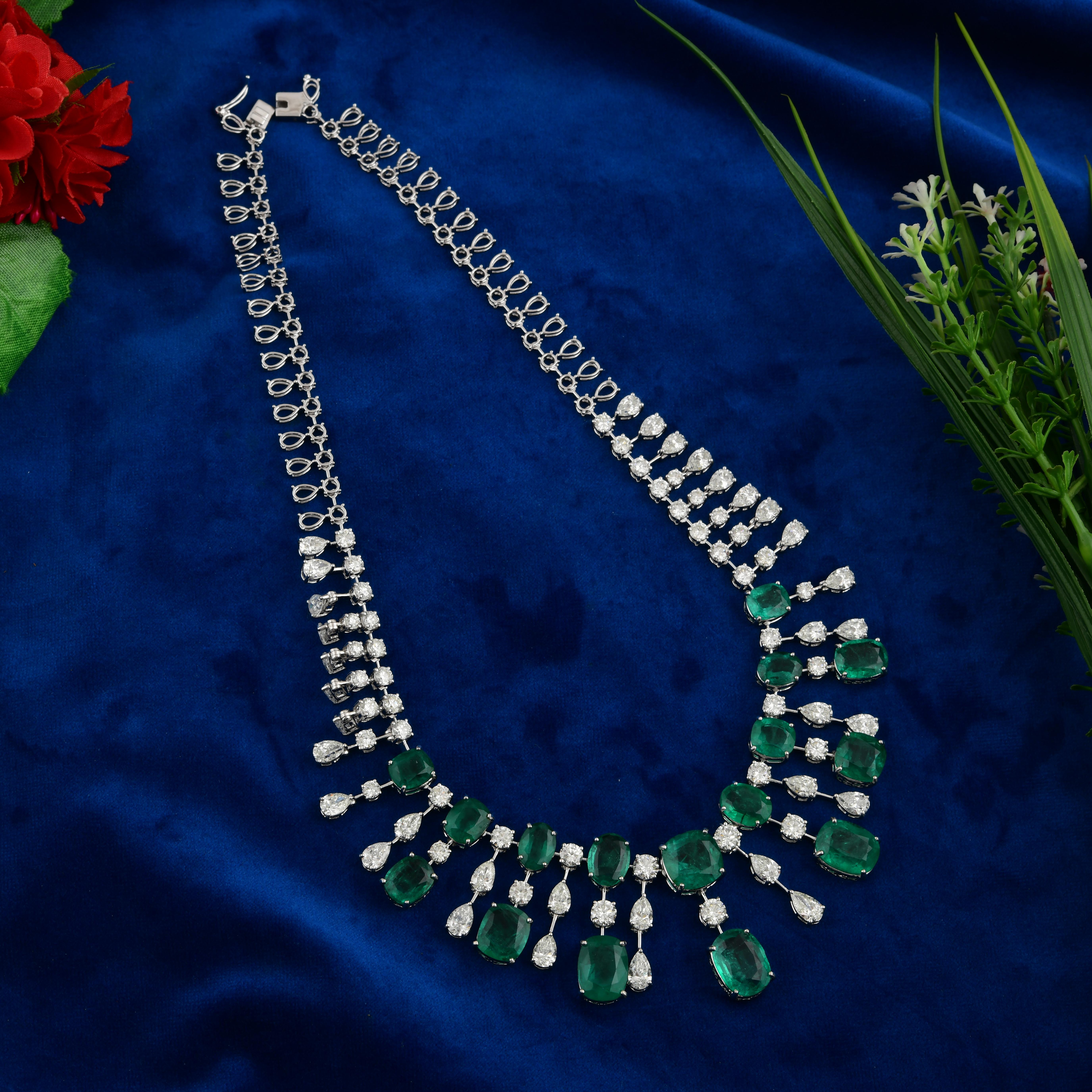 Donna 46,44 CTW Smeraldo dello Zambia 23,96 CTW Diamante Collana in oro bianco 14k in vendita