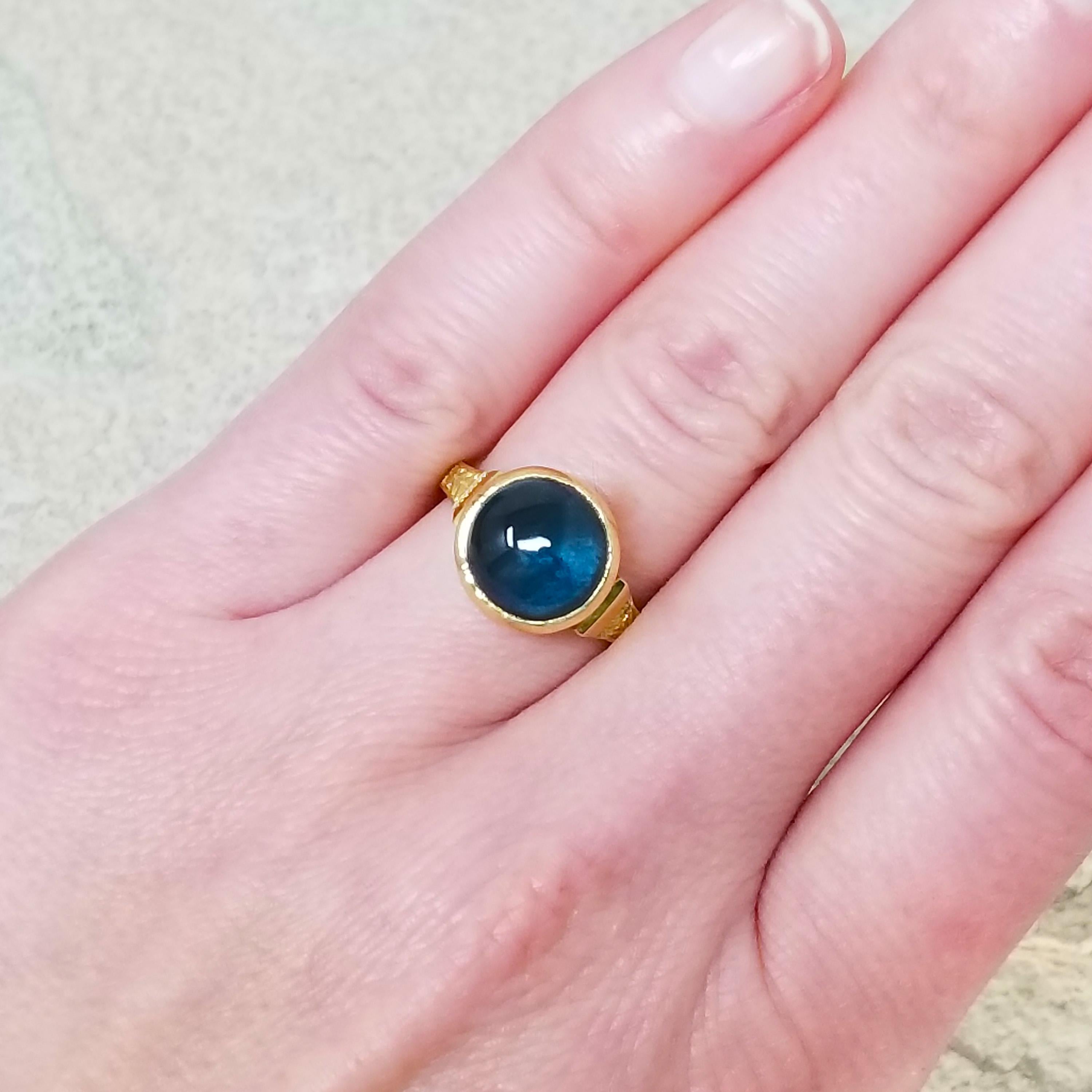 Contemporain 4.64ct Blue Tourmaline Indicolite 18kt Cassandra Ring by Cynthia Scott Jewelry en vente
