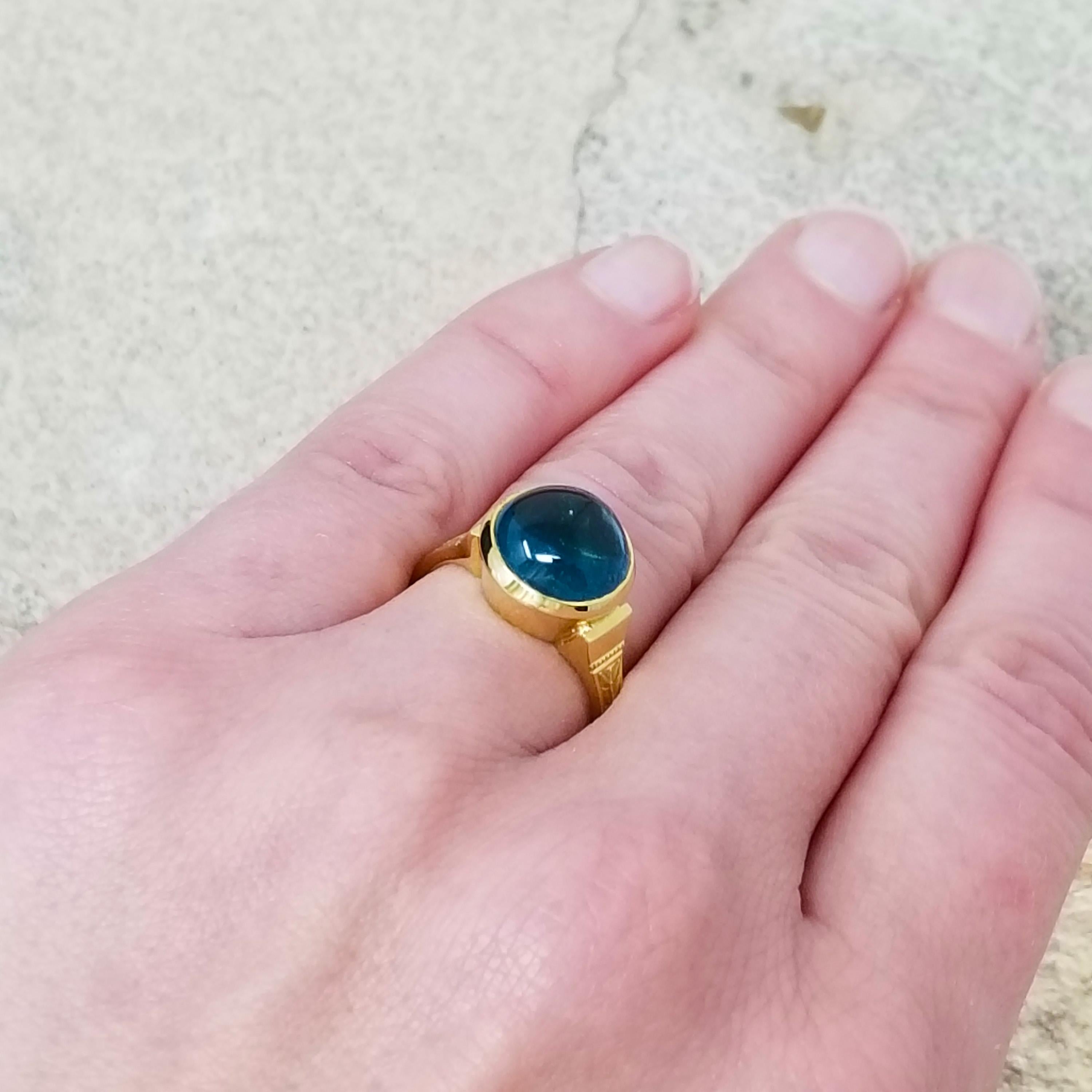 Taille cabochon 4.64ct Blue Tourmaline Indicolite 18kt Cassandra Ring by Cynthia Scott Jewelry en vente