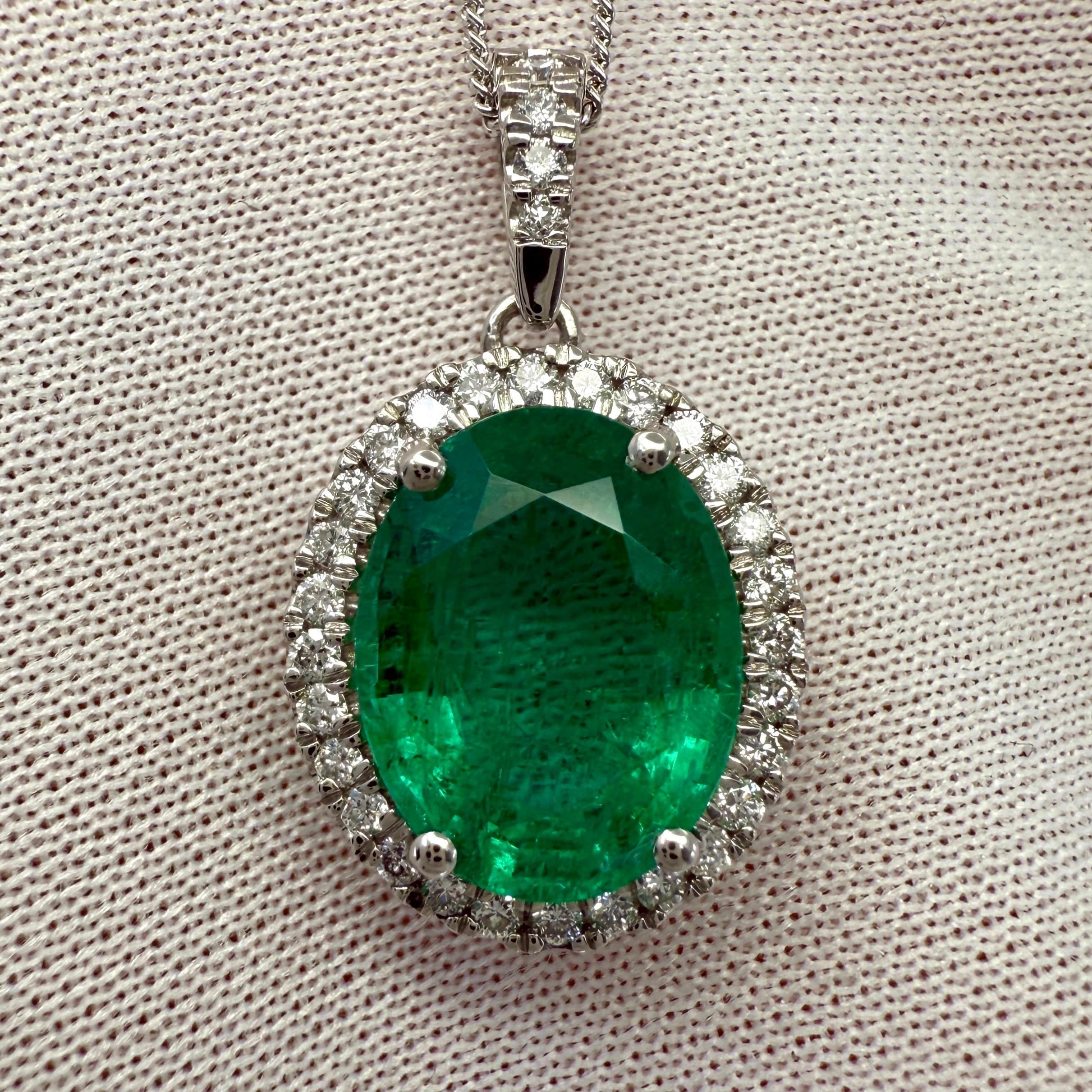 Collana con ciondolo in platino con diamanti e smeraldo dello Zambia di 4,64 ct certificati GIA con taglio ovale in vendita 7