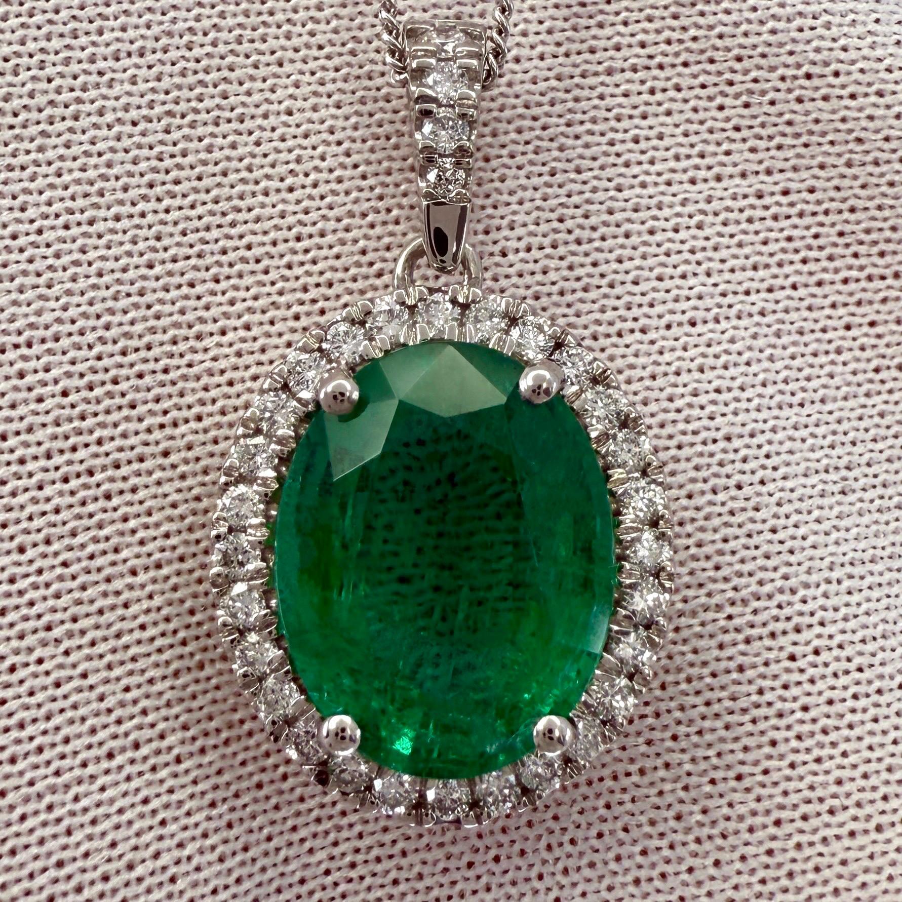 Collana con ciondolo in platino con diamanti e smeraldo dello Zambia di 4,64 ct certificati GIA con taglio ovale in vendita 1