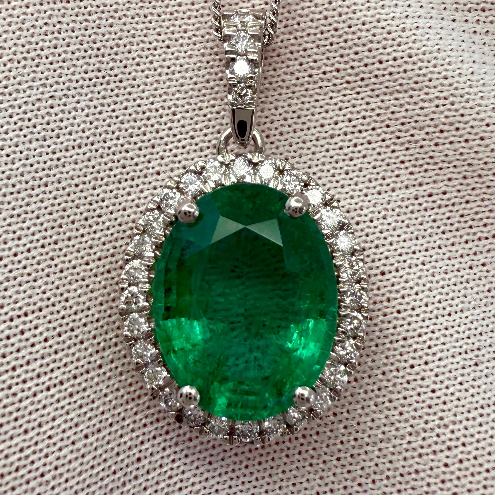 Collana con ciondolo in platino con diamanti e smeraldo dello Zambia di 4,64 ct certificati GIA con taglio ovale in vendita 2