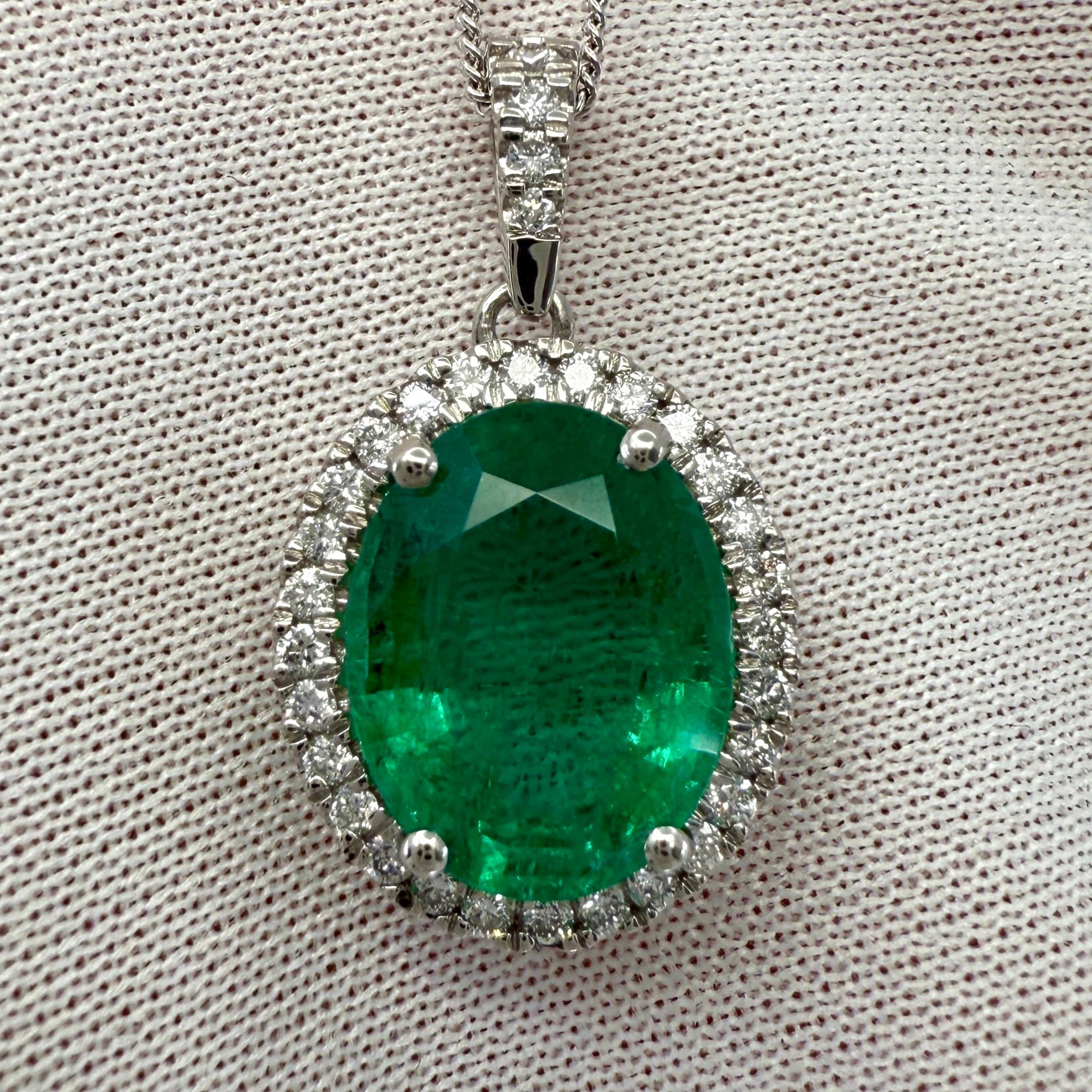 Collana con ciondolo in platino con diamanti e smeraldo dello Zambia di 4,64 ct certificati GIA con taglio ovale in vendita 4