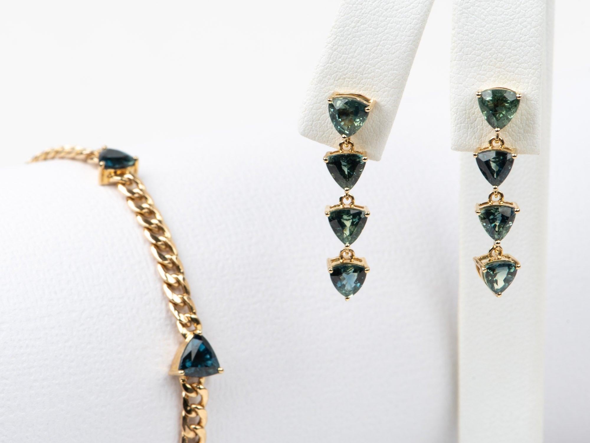 ♥ 4.64ct Teal Blue Sapphire Long Dangle Earrings 14K Gold R3246

♥ Solid 14k gold earrings set with beautiful triangle shape sapphires
♥ The earrings measure 25.6mm in length, 5.7mm in width, and stands 4mm tall

♥ Gemstone: Sapphires, 4.64ct