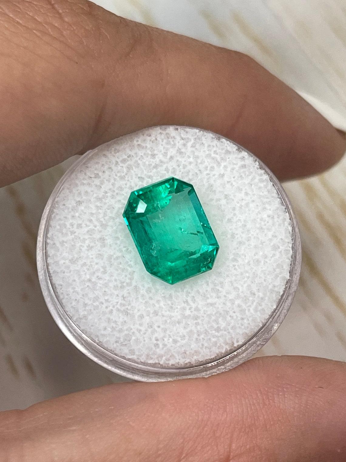 Moderne 4.64ct Vivacious Bluish Green Emerald Cut Colombian Gem 11x9 Genuine May en vente