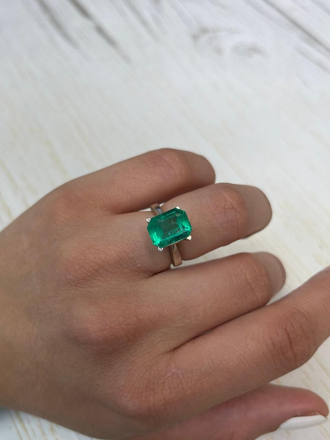 4.64ct Vivacious Bluish Green Emerald Cut Colombian Gem 11x9 Genuine May en vente 1