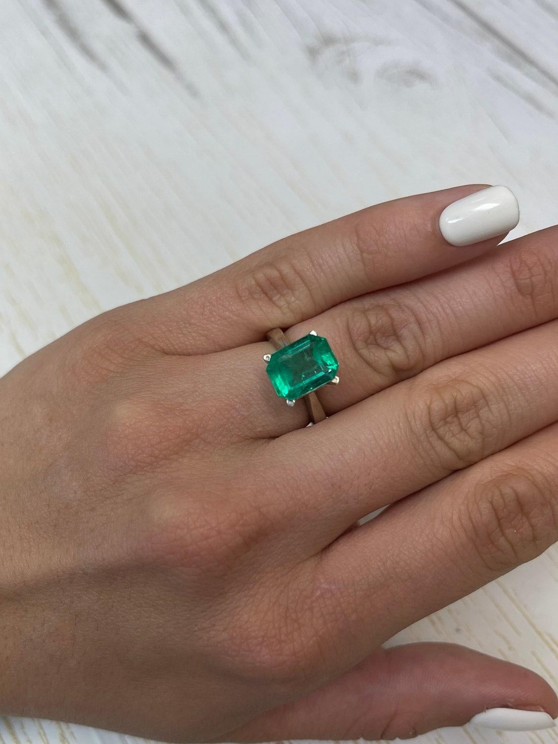 4.64ct Vivacious Bluish Green Emerald Cut Colombian Gem 11x9 Genuine May en vente 2