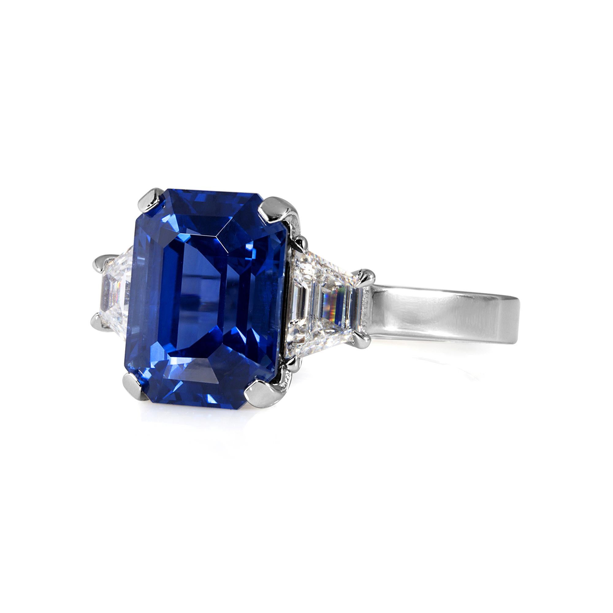 4.64ctw Ceylon GIA Natural Royal Blue Sapphire and Diamond Platinum 3 Stone Ring In Good Condition In New York, NY