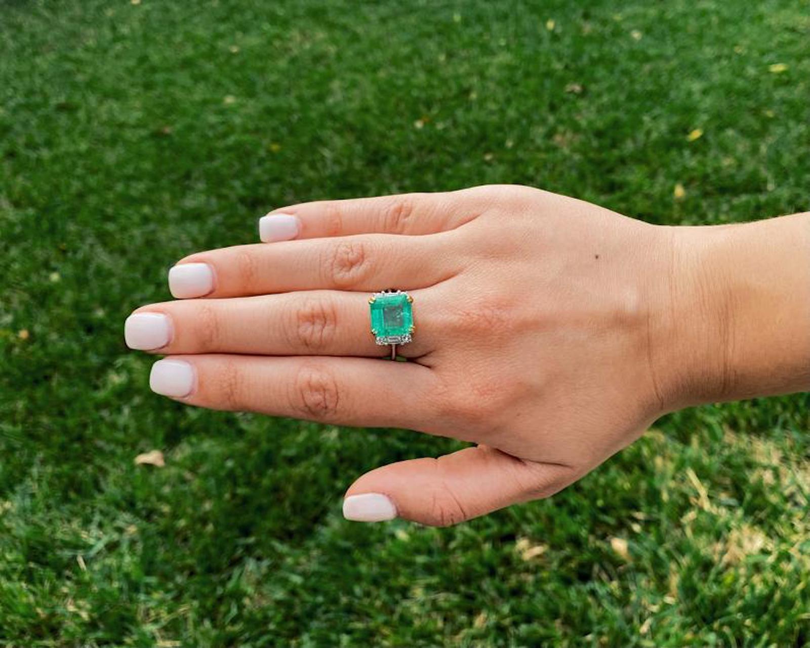 4.65 Carat Emerald-Cut Colombian Emerald and Diamond 18K Gold Ring 1