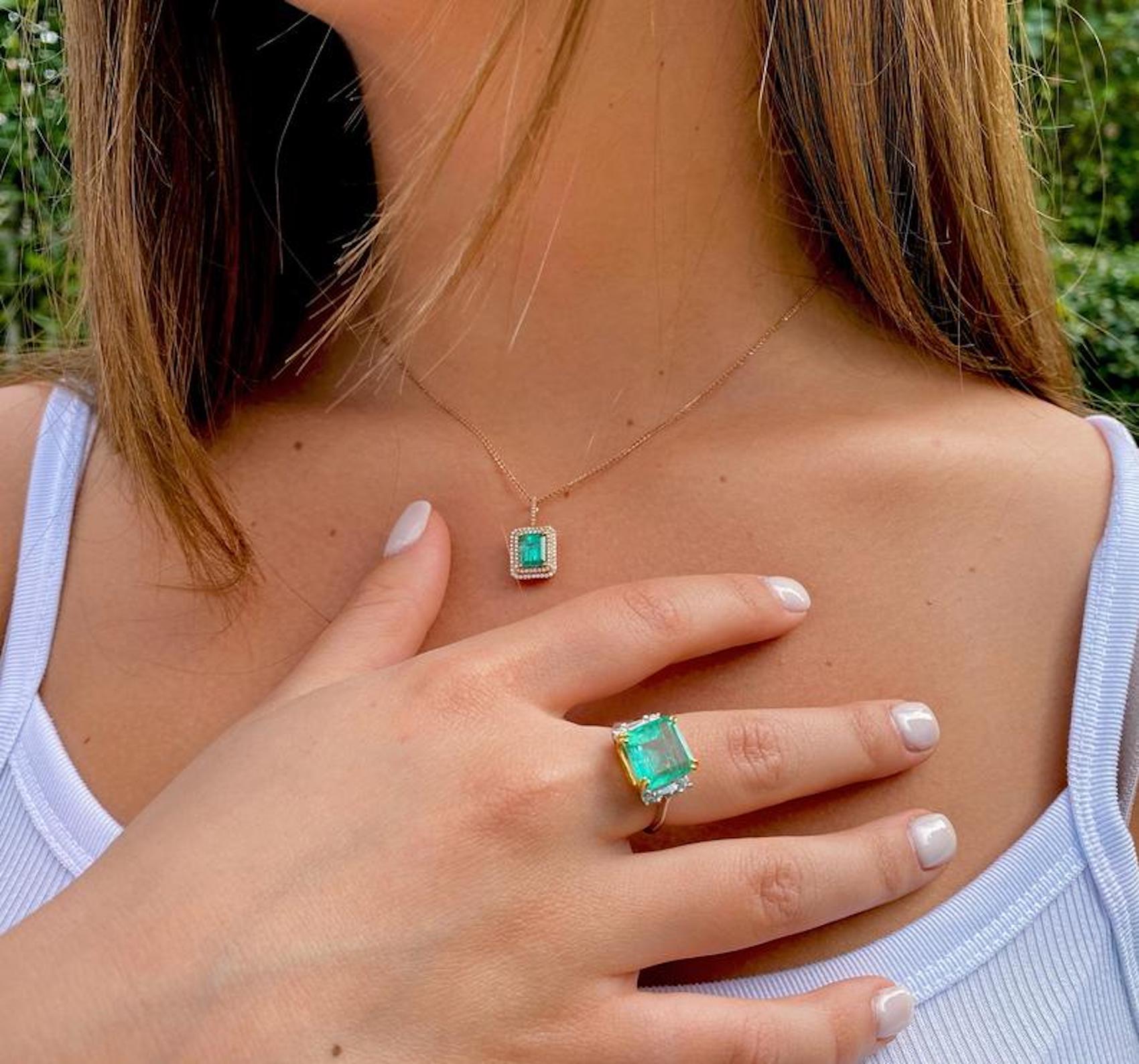 4.65 Carat Emerald-Cut Colombian Emerald and Diamond 18K Gold Ring 2
