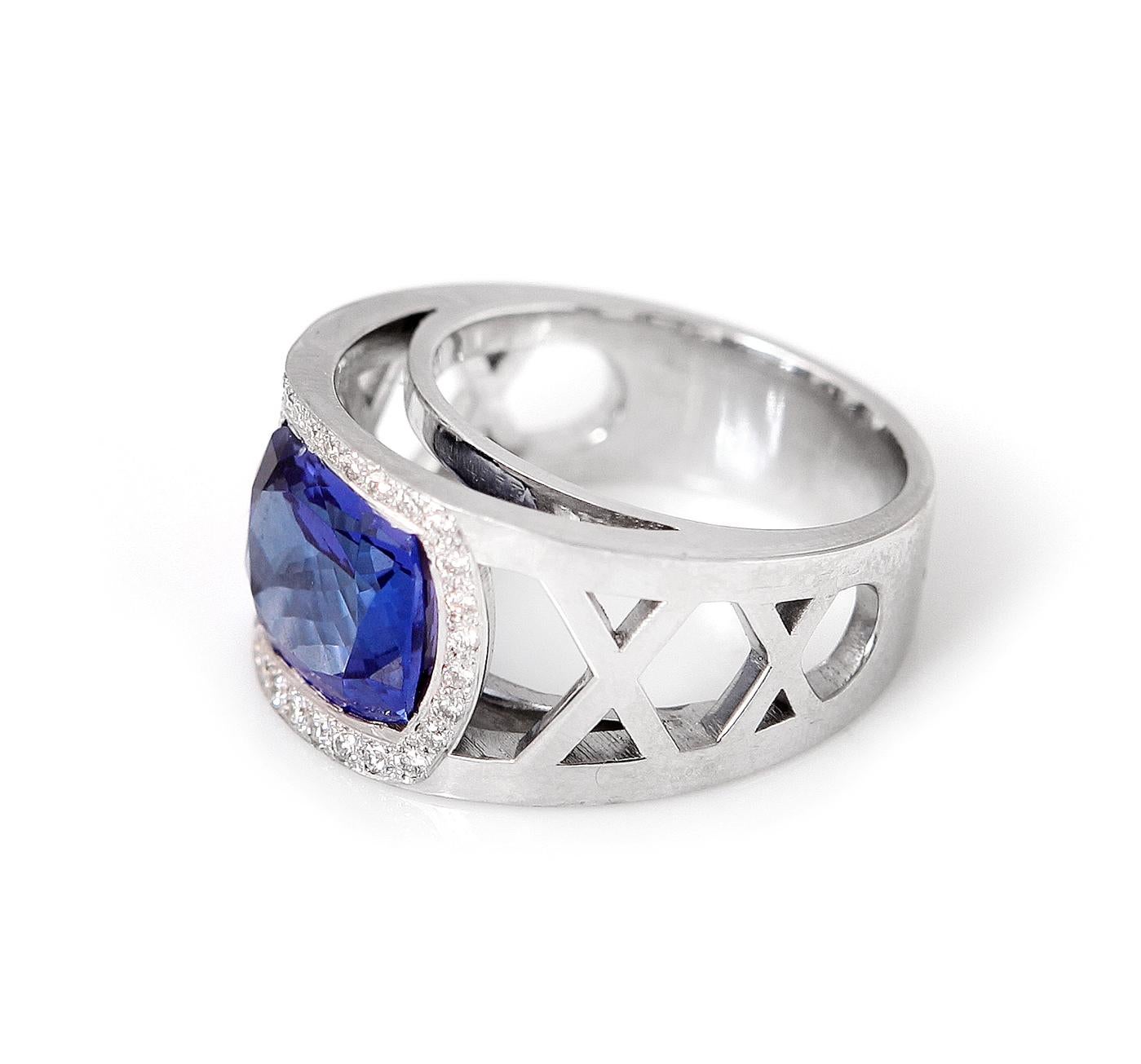 Beautiful ring presenting a central cushion tanzanite surrounded by 0.40 carats of diamonds.

Mounted in 18K white gold, 750 / 1000th. Eagle's head stamp

France circa 2015

Deep purplish blue cushion shape Tanzanite
Weight: 4.64 cts
Dimensions of