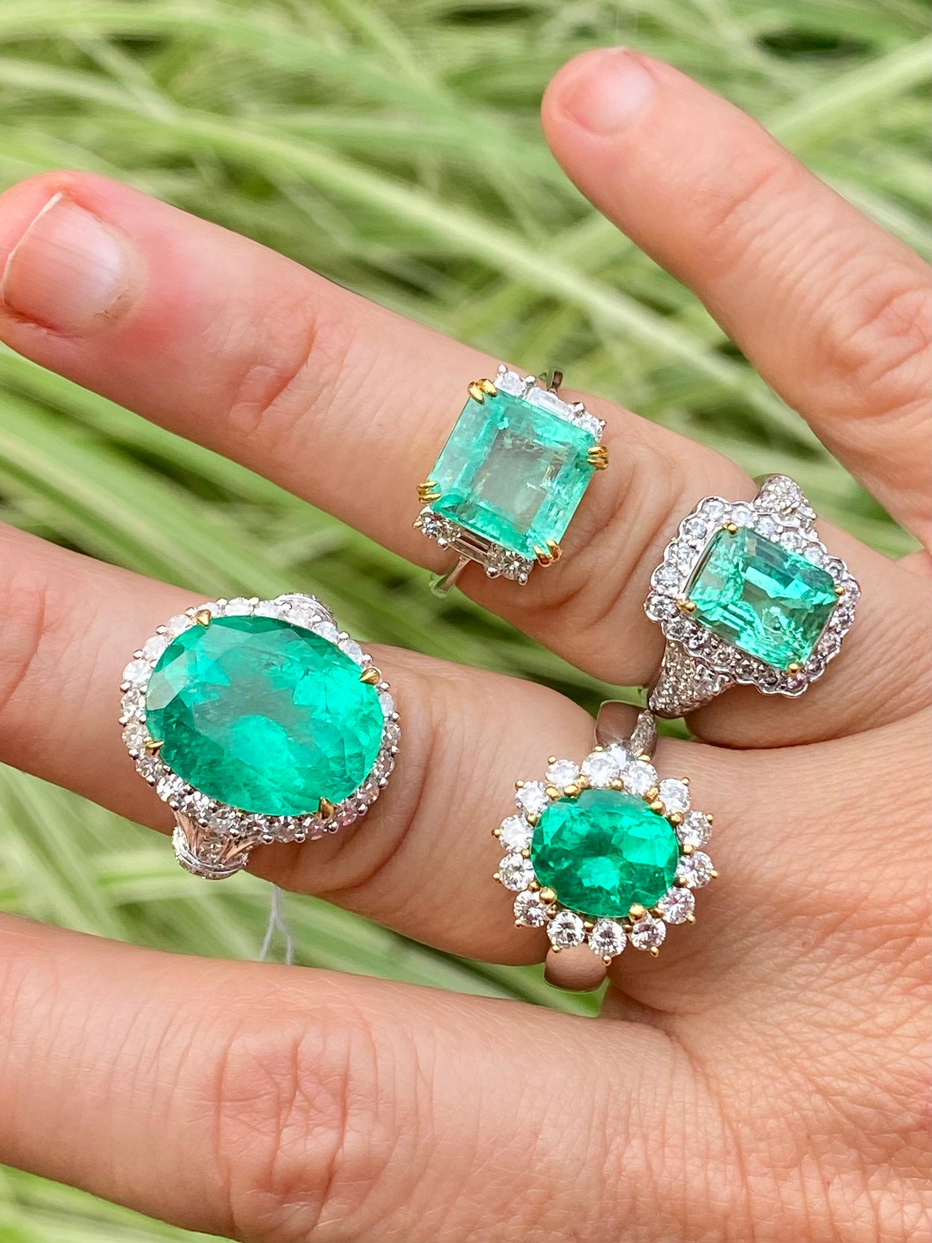 4.65 Carat Emerald-Cut Colombian Emerald and Diamond 18K Gold Ring 5
