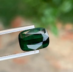 4,65 Karat dunkelgrüner, tiefgrüner, loser Turmalinstein aus Afghanistan