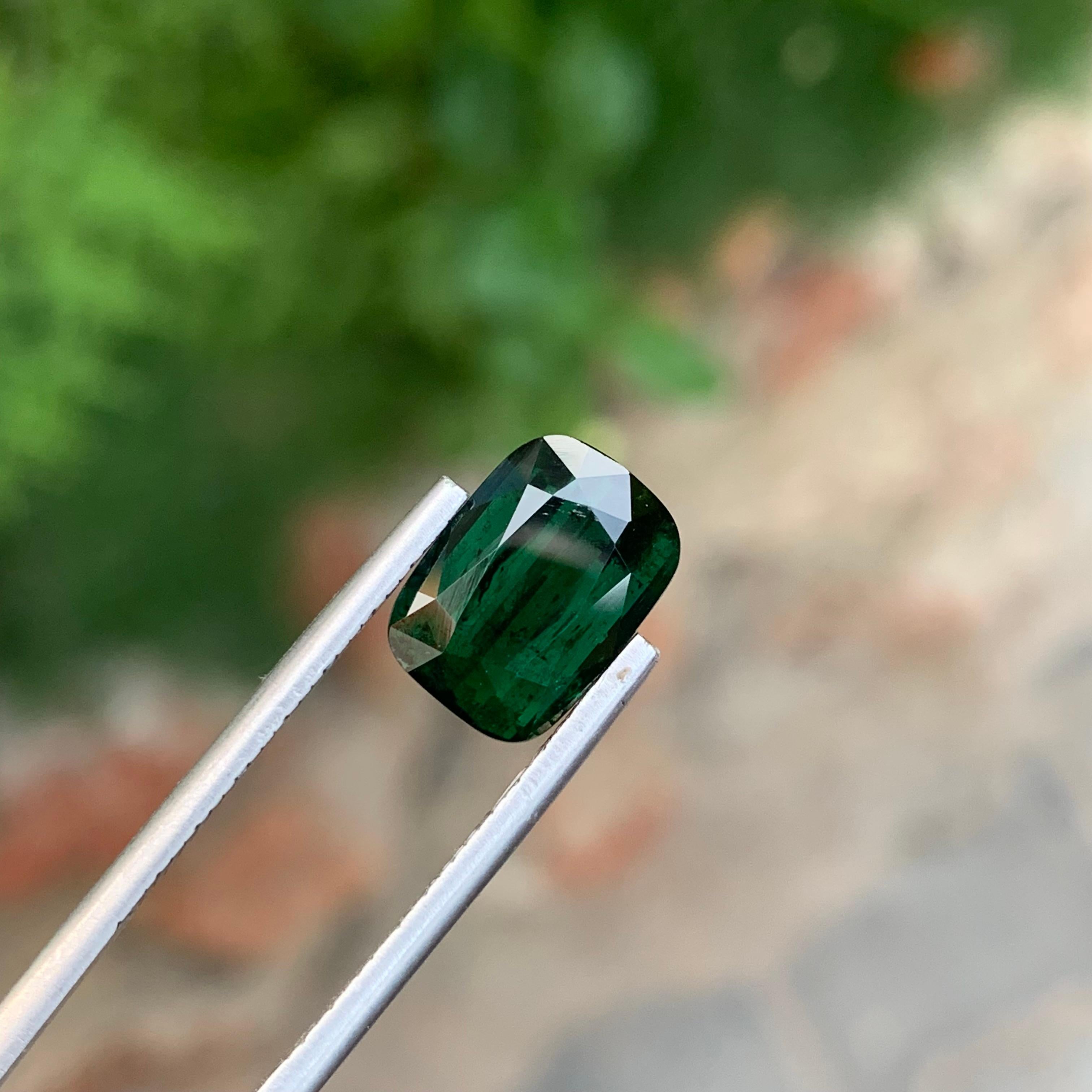Gema suelta de turmalina verde oscuro profundo de 4,65 quilates procedente de Afganistán Corte cojín en venta