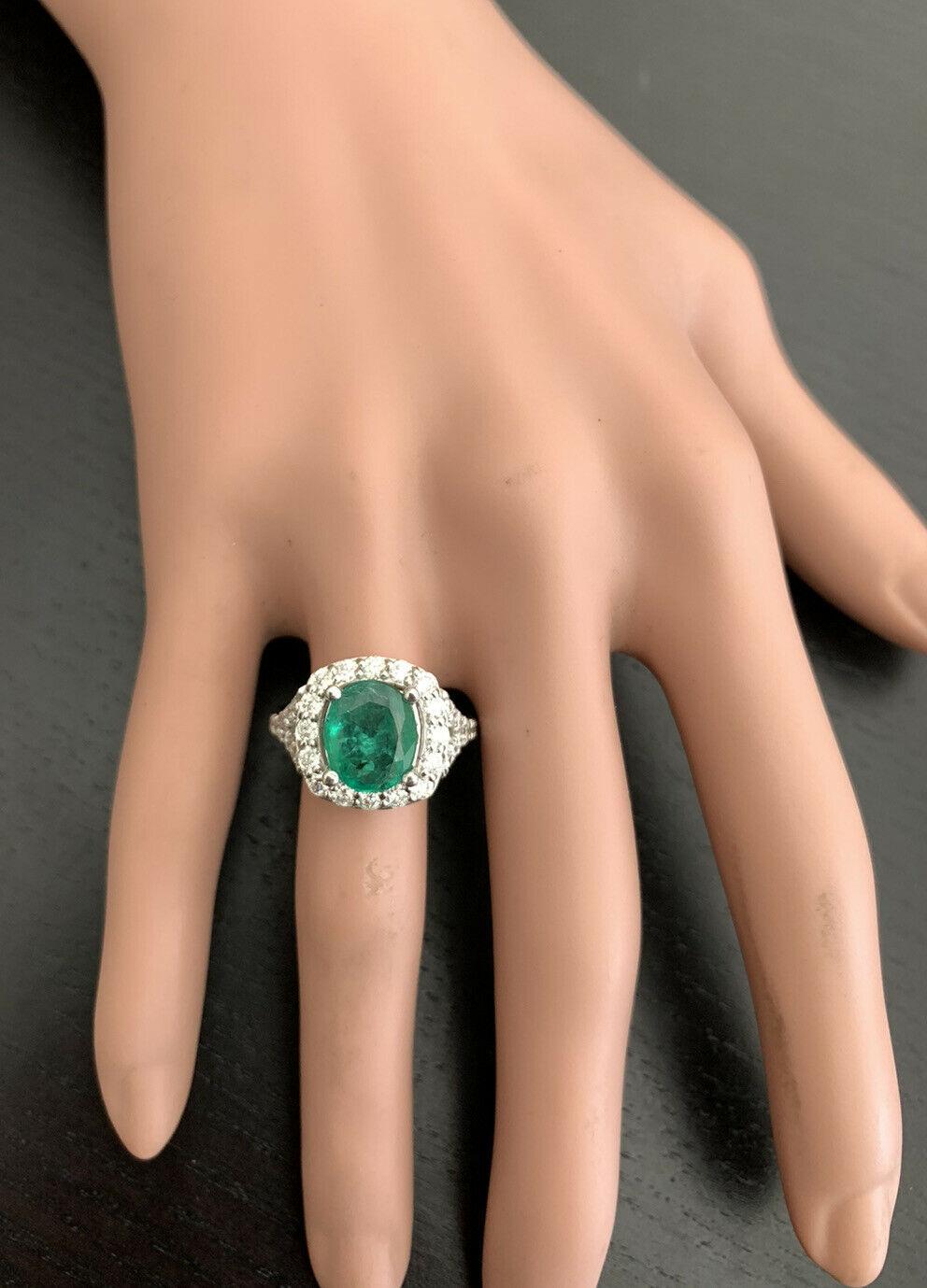 Women's or Men's 4.65 Carat Natural Emerald and Diamond 14 Karat Solid White Gold Ring For Sale