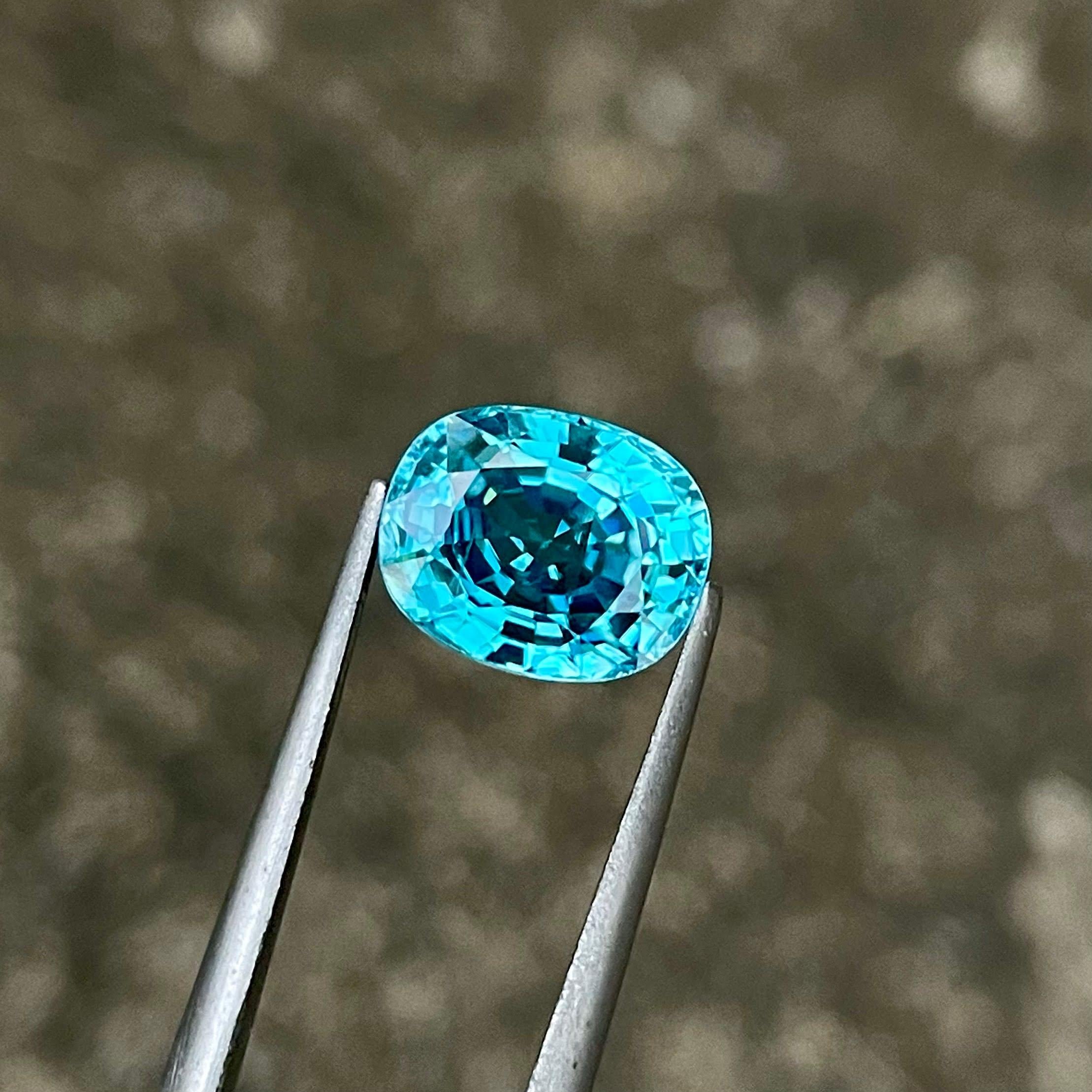 4.65 Karat Blauer Zirkon Stein Cushion Cut Natürlicher Kambodschanischer Edelstein im Angebot 3
